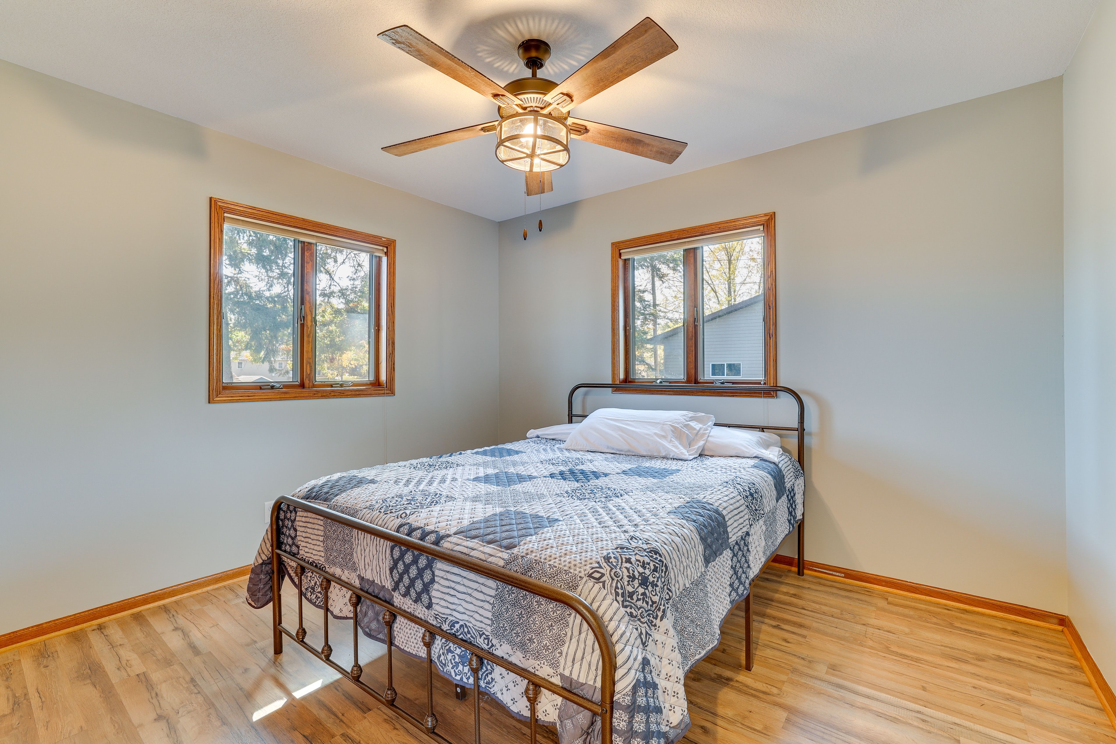 Bedroom 1 | Queen Bed | Linens Provided | 1st Floor