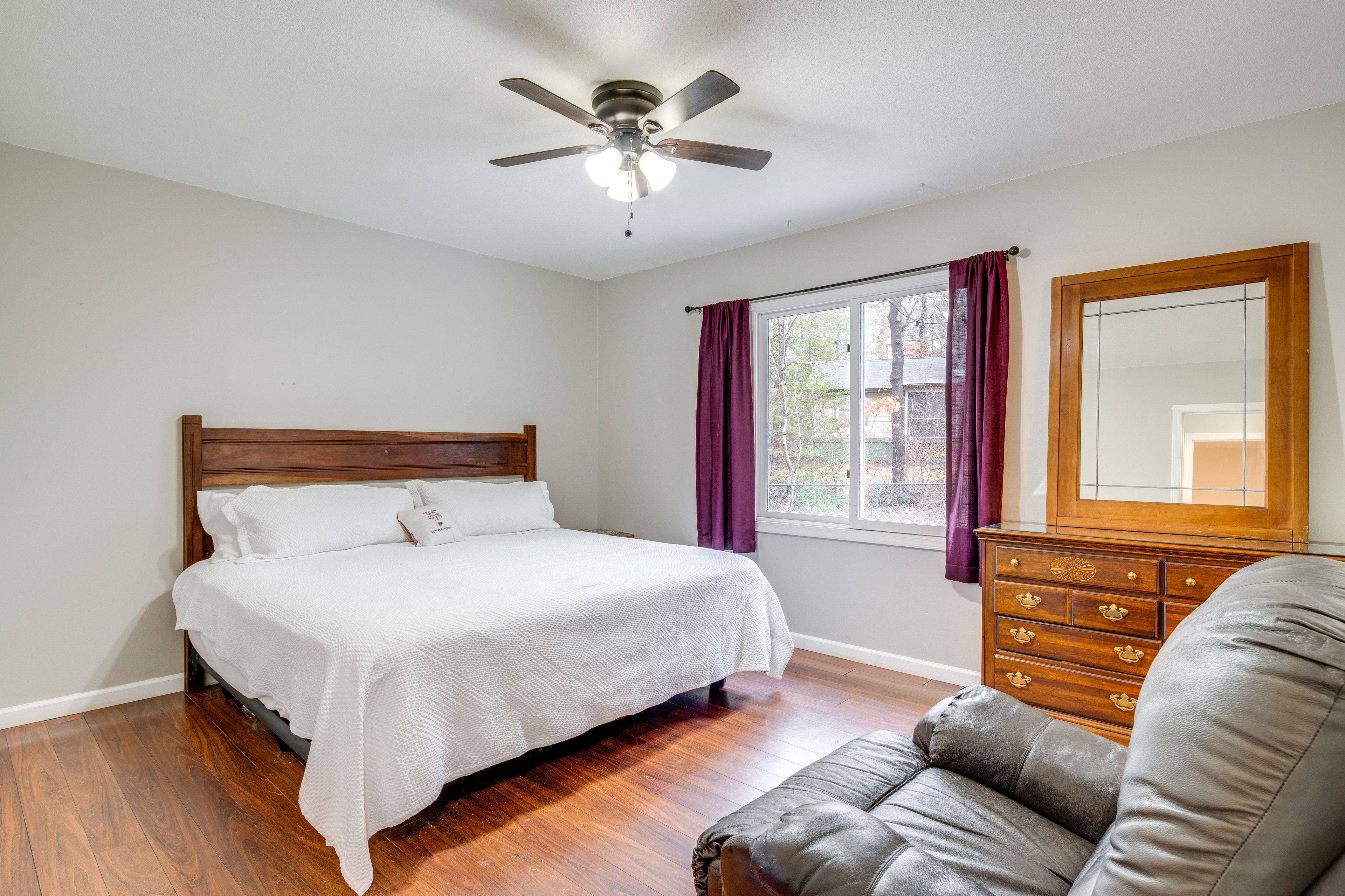 Bedroom 1 | King Bed | Main Floor