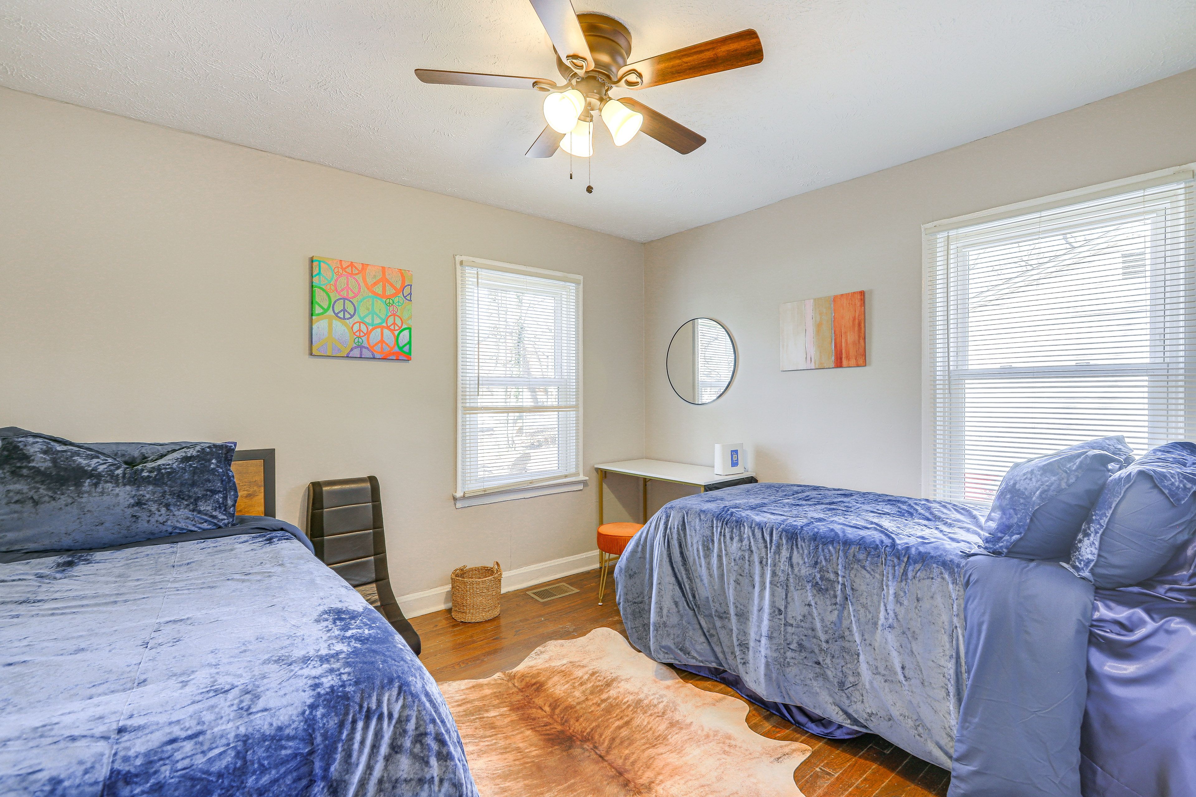 Bedroom 3 | 2 Twin Beds | Laptop-Friendly Workspace