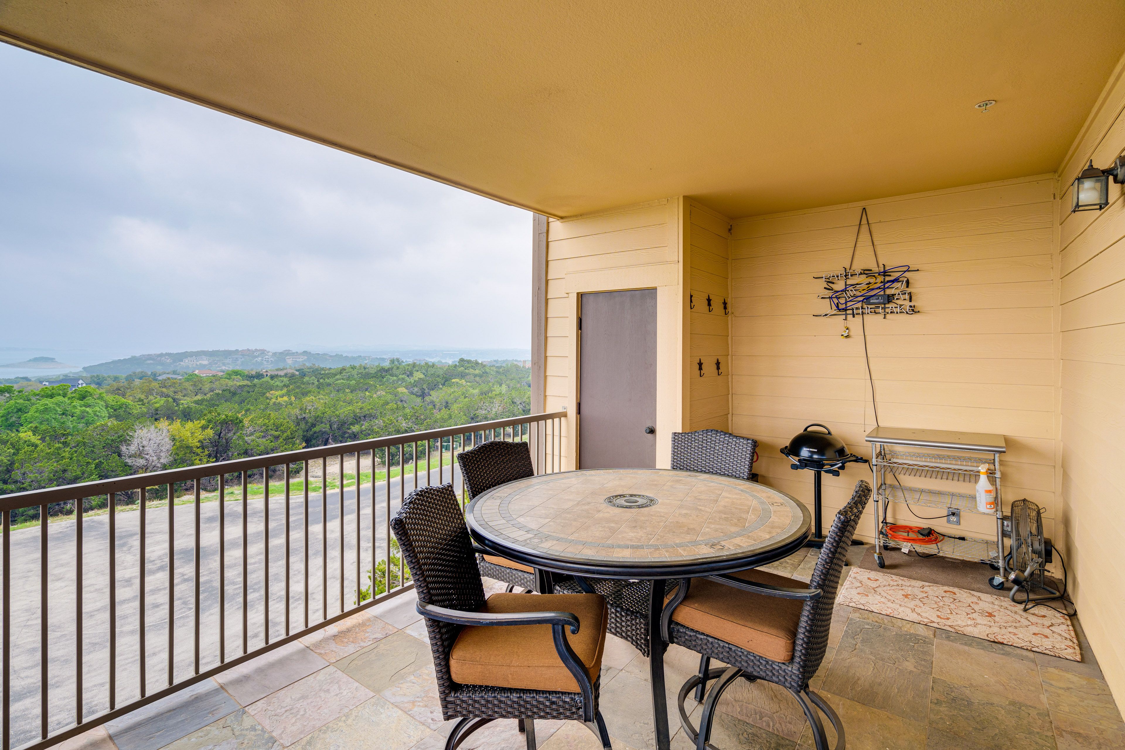 Outdoor Space | Dining Area