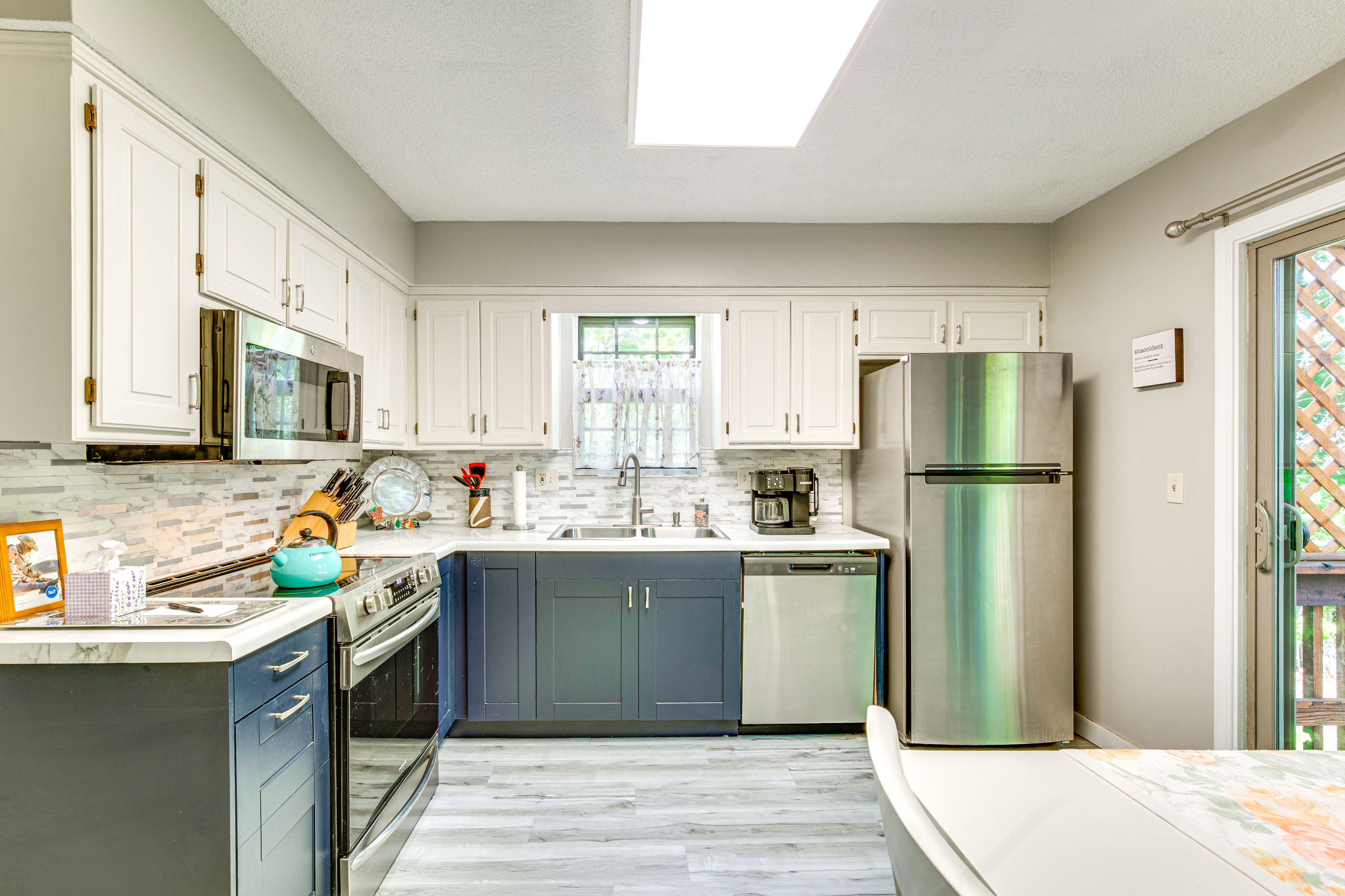 Kitchen & Dining Area