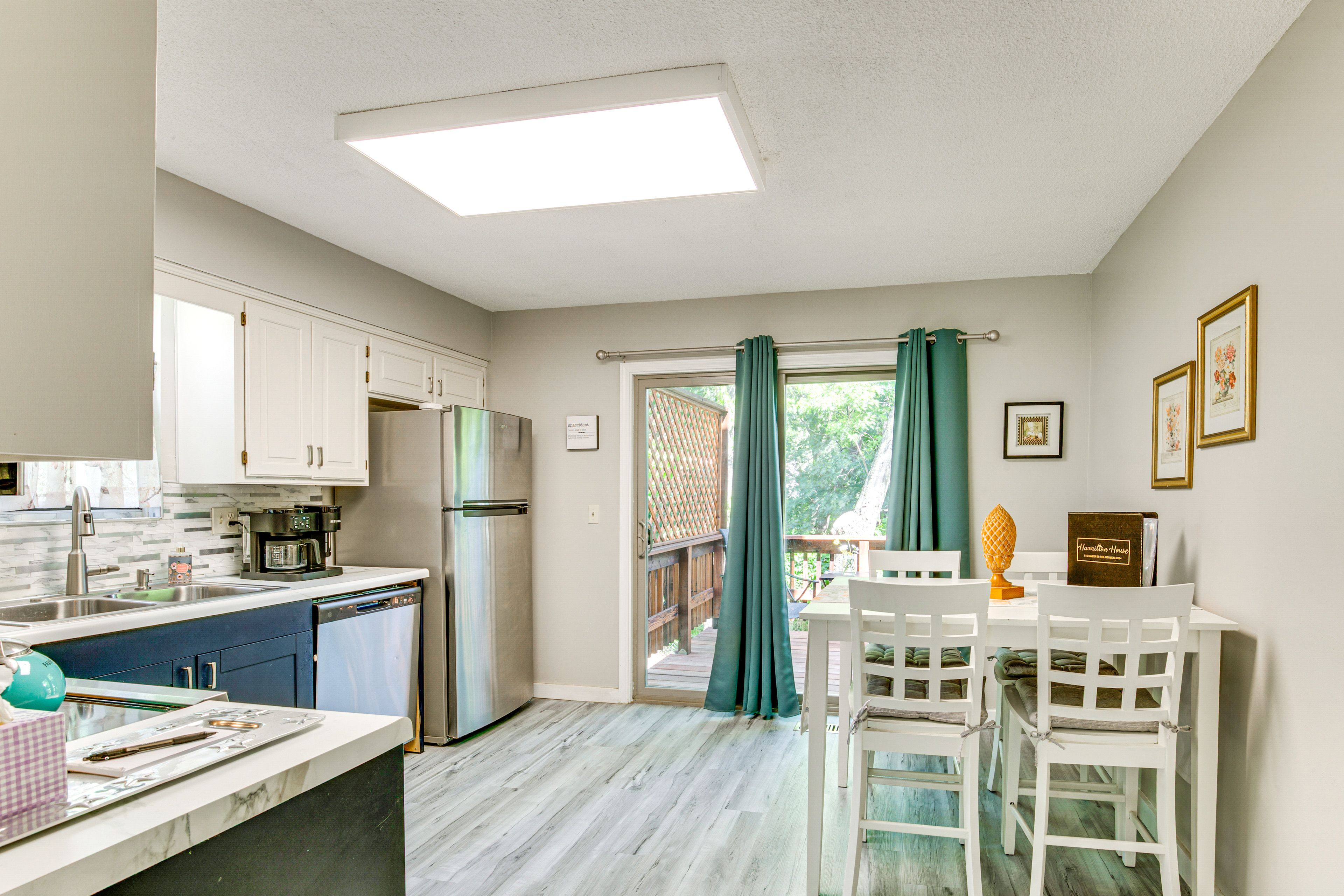 Dining Area | Main Level | Dishes & Flatware Provided