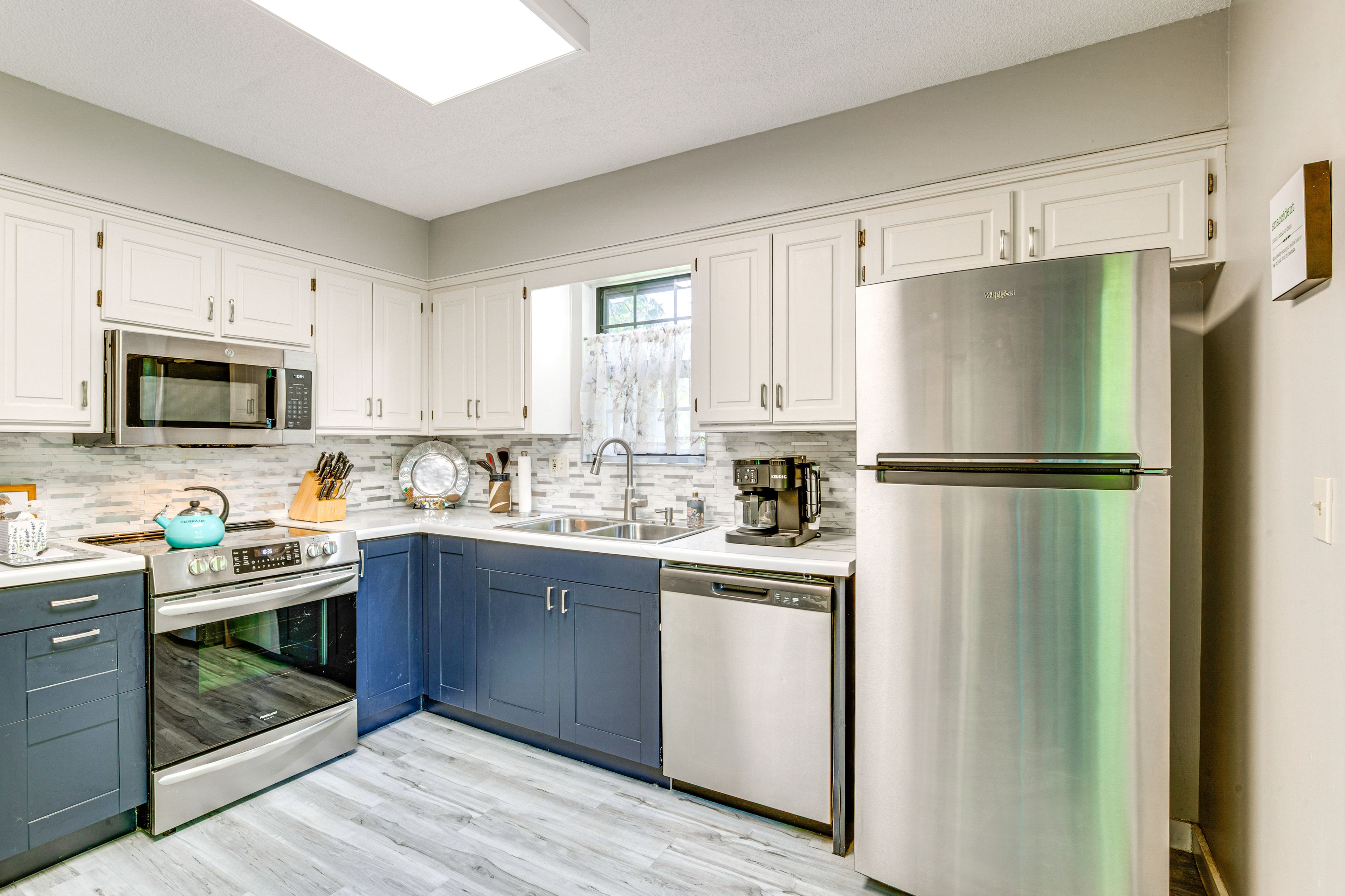 Kitchen | Main Level | Cooking Basics | Keurig & Drip Coffee Maker