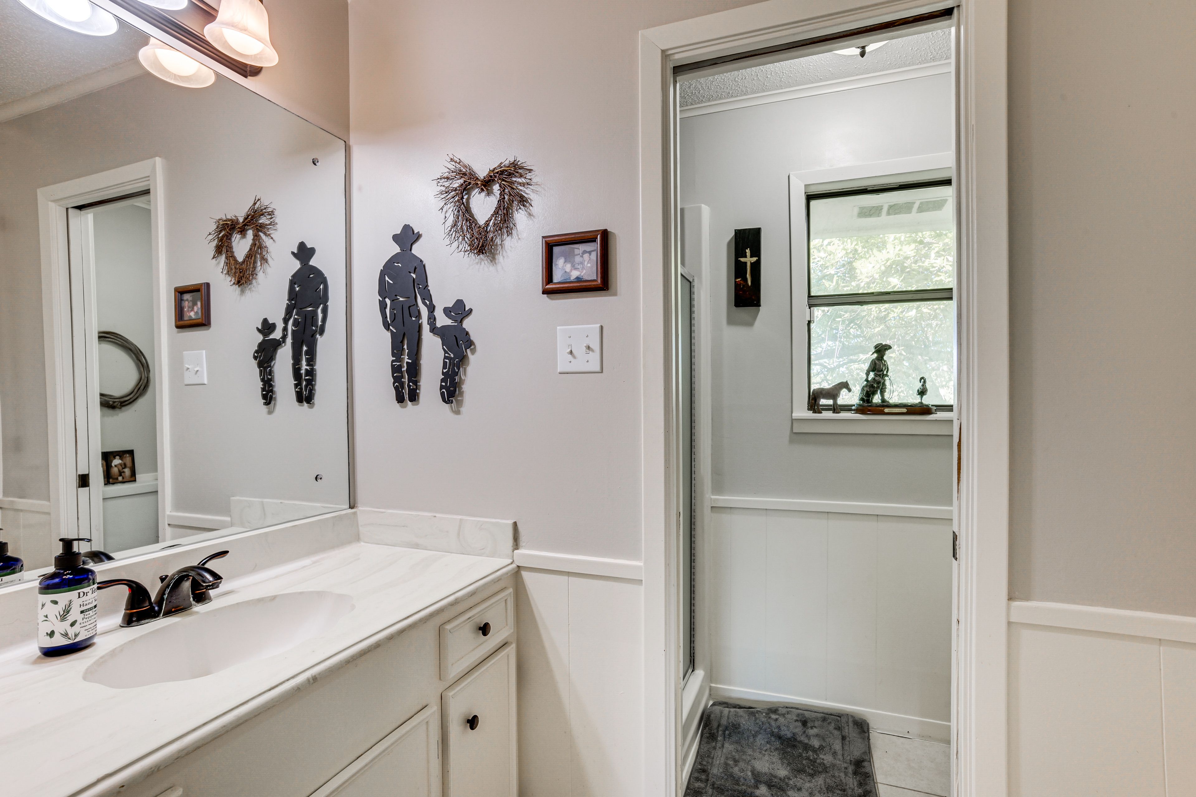 En-Suite Bathroom | 2nd Floor