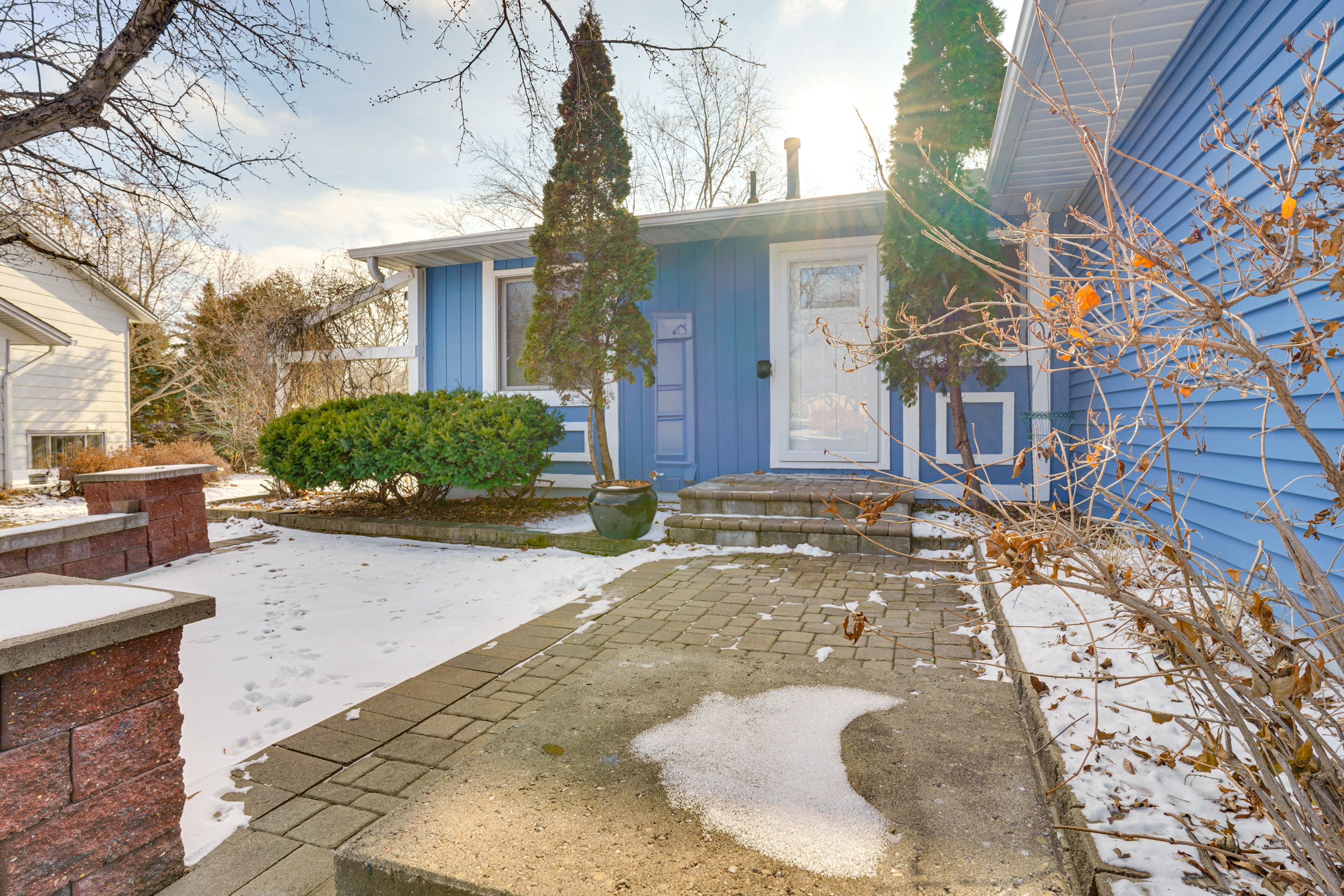 Front Entryway | 1 Exterior Security Camera (Facing Out)