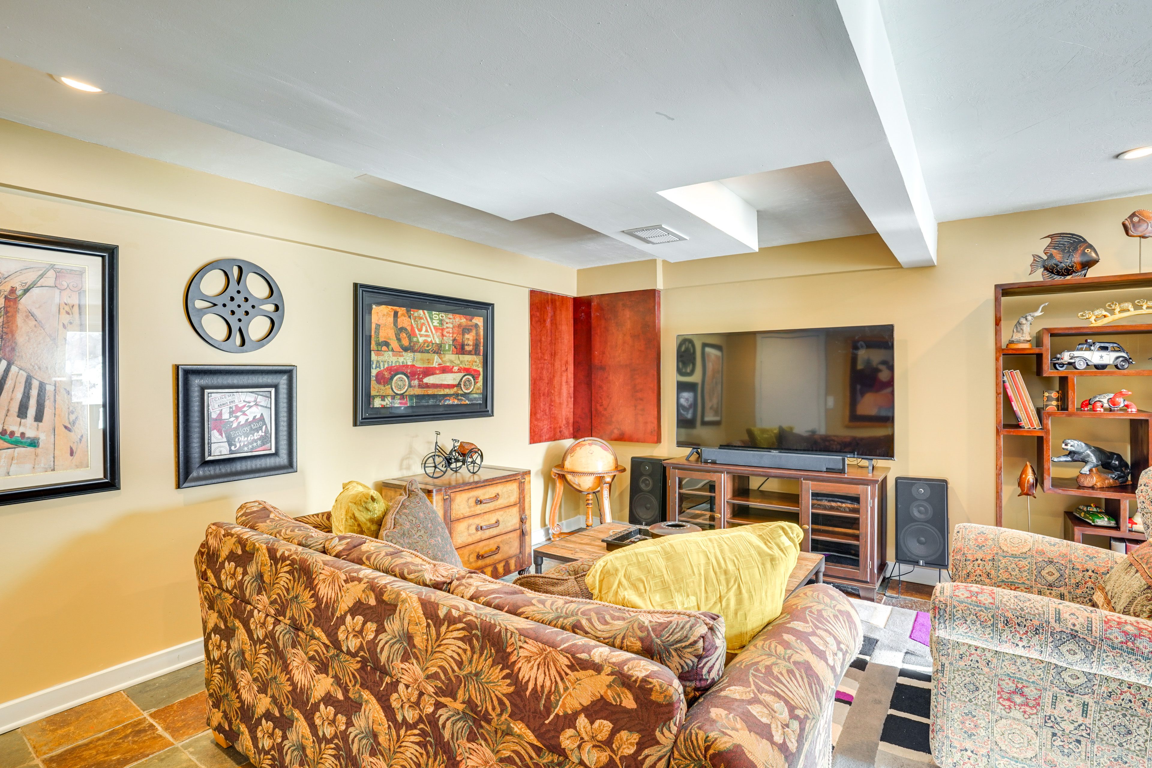 Lower Living Room | Queen Sleeper Sofa | Smart TV
