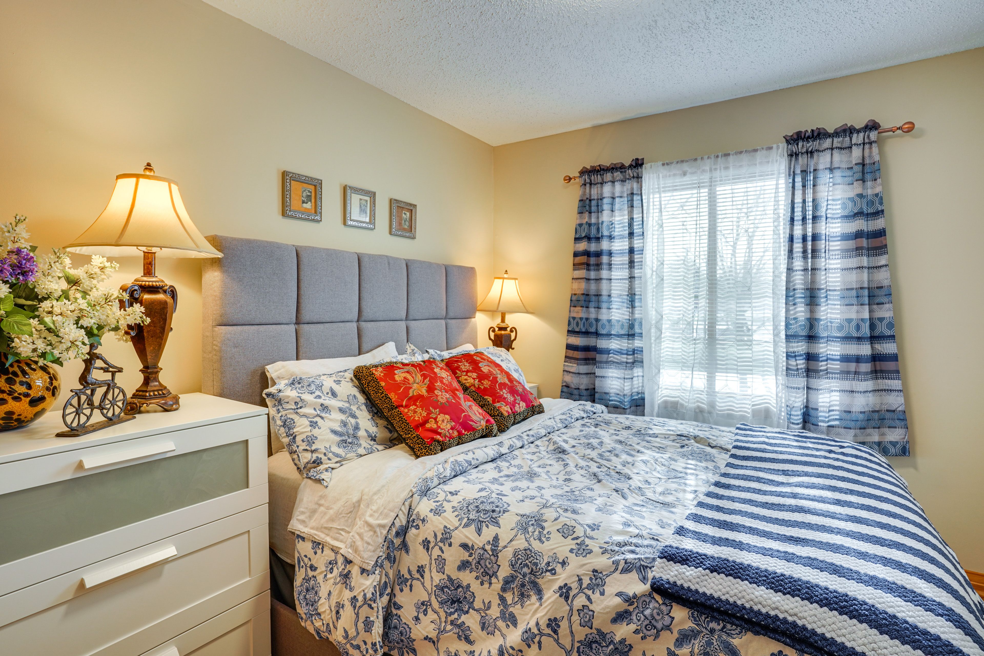 Bedroom 1 | Queen Bed | Upper Level