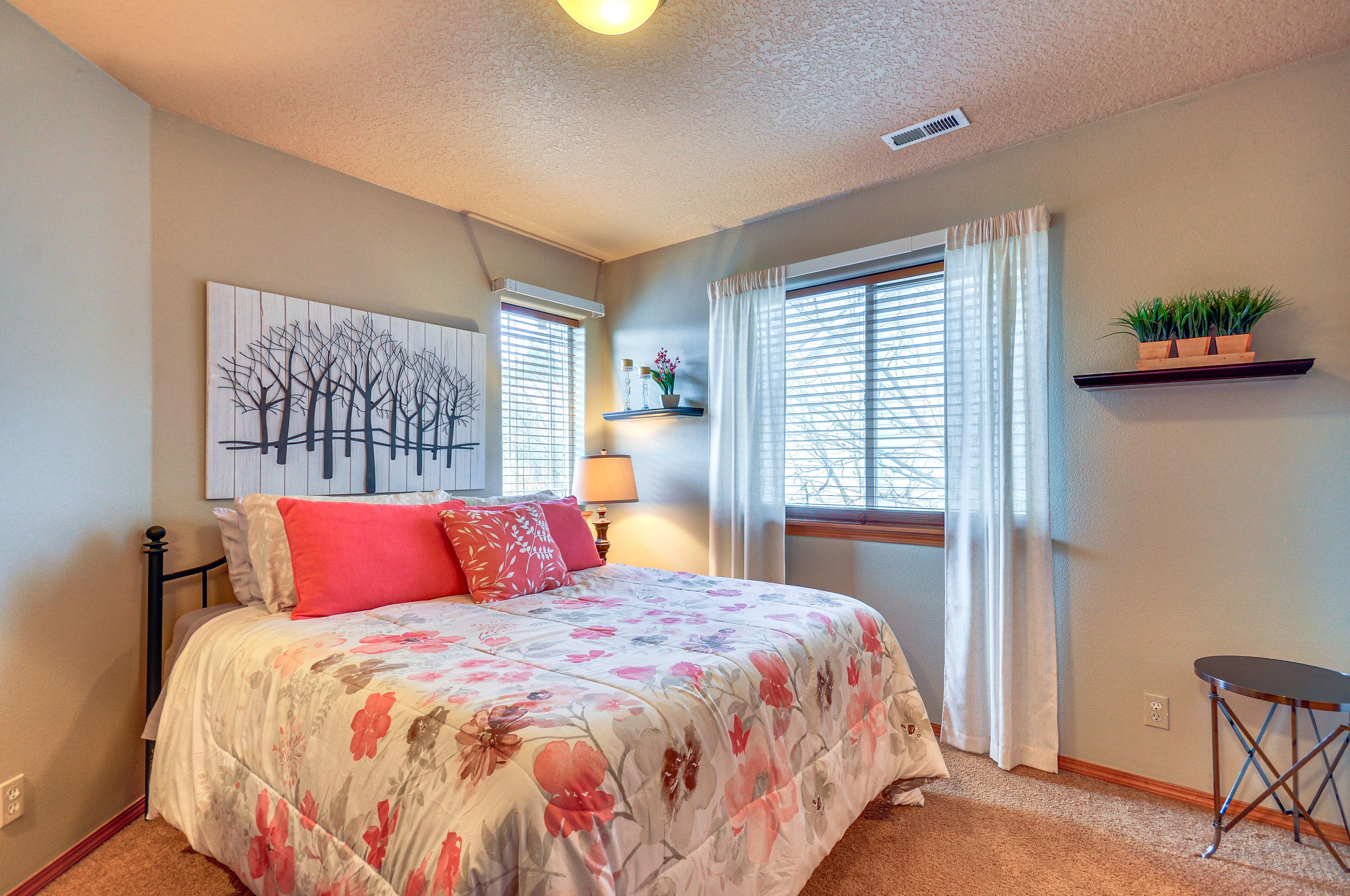 Bedroom 2 | Queen Bed | 2nd Floor
