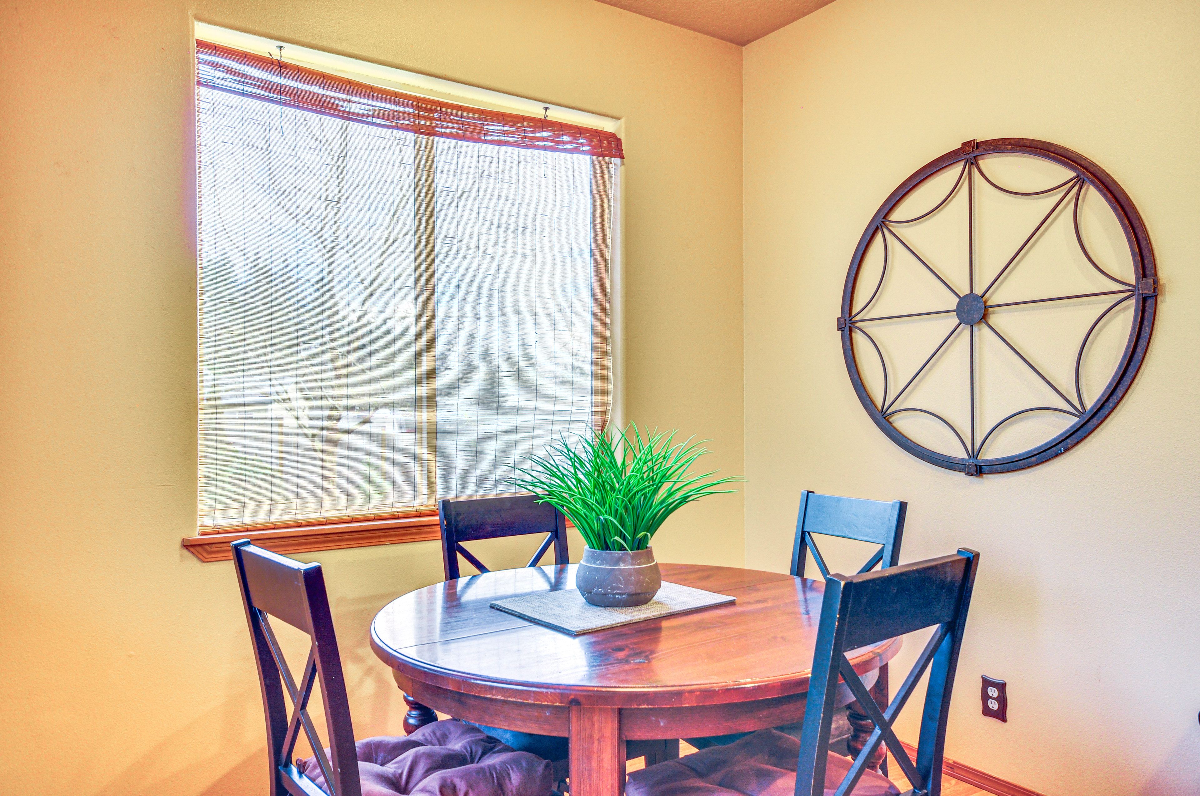 Breakfast Nook | 1st Floor