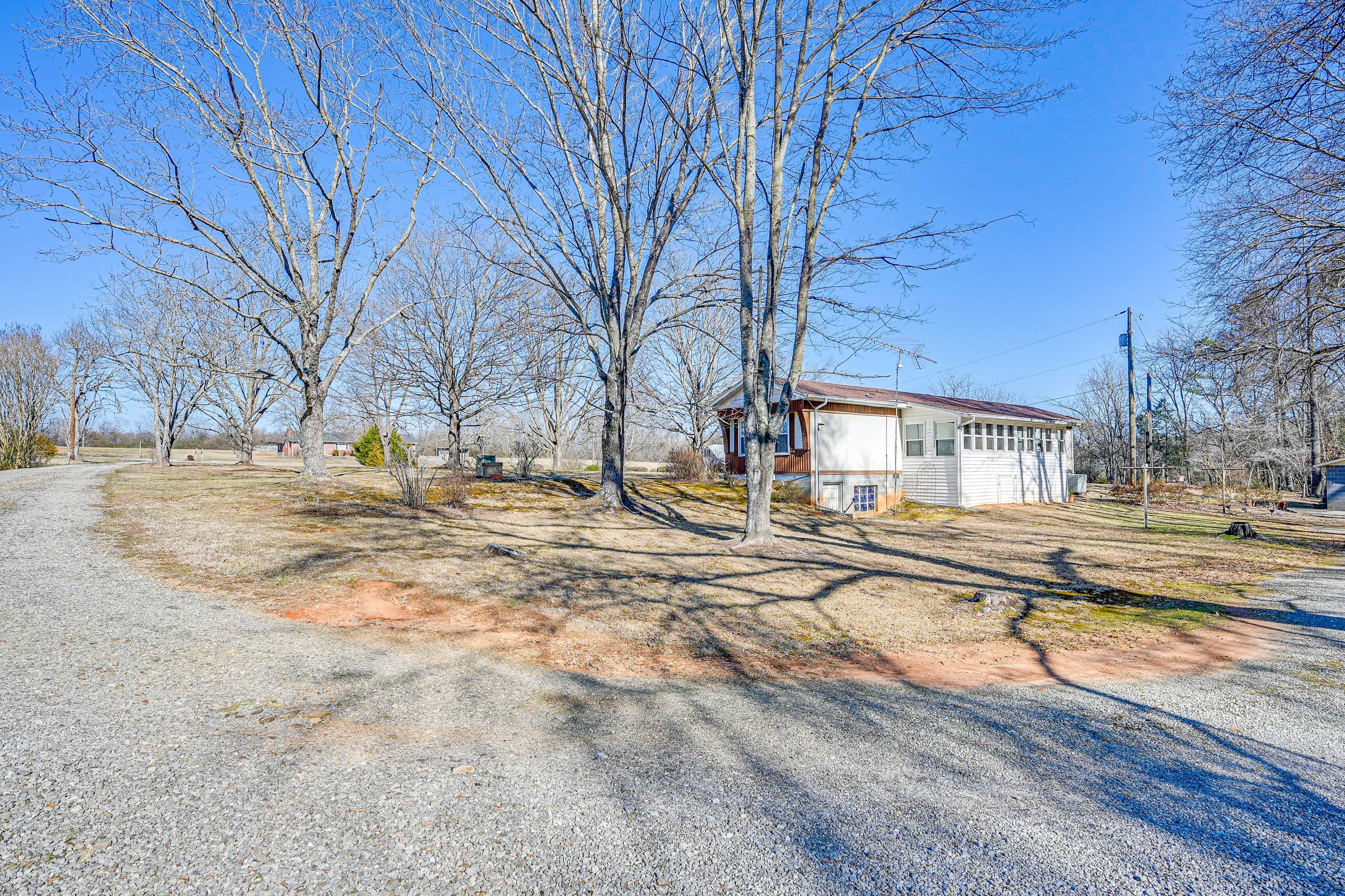 Parking | Gravel Driveway (2 Vehicles)