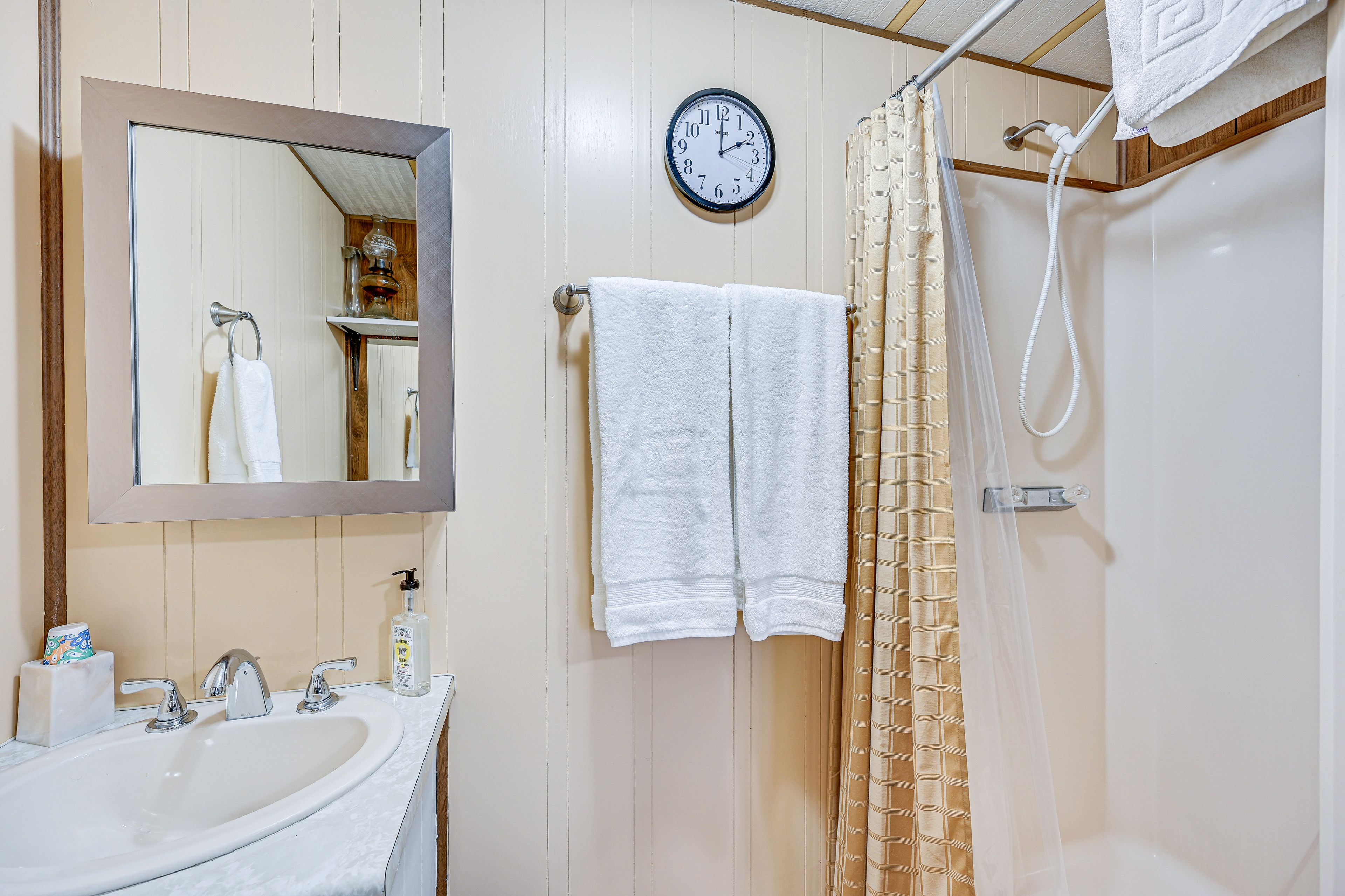 Full Bathroom | Hair Dryer