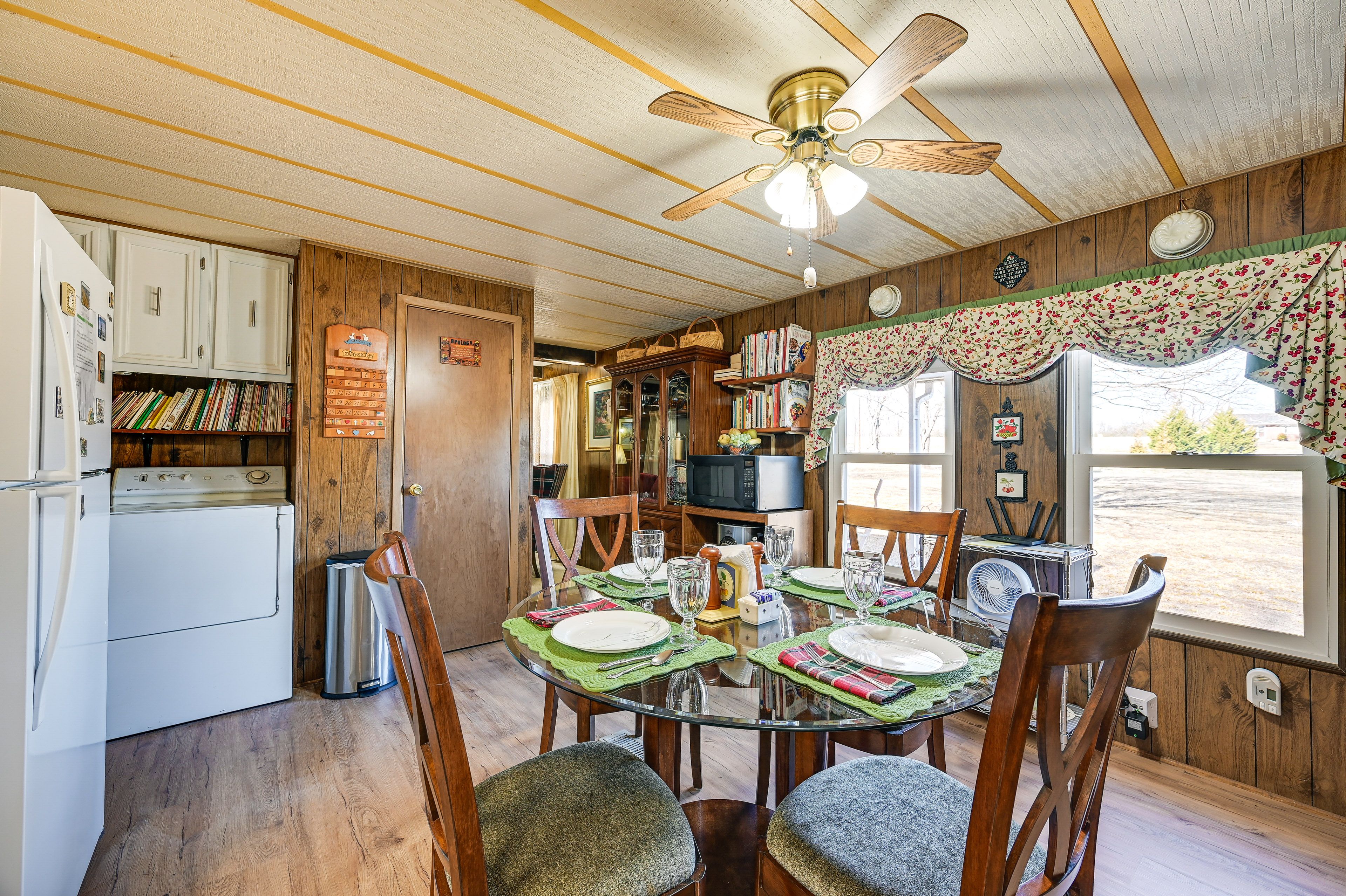 Dining Area | Dishware/Flatware | Trash Bags/Paper Towels
