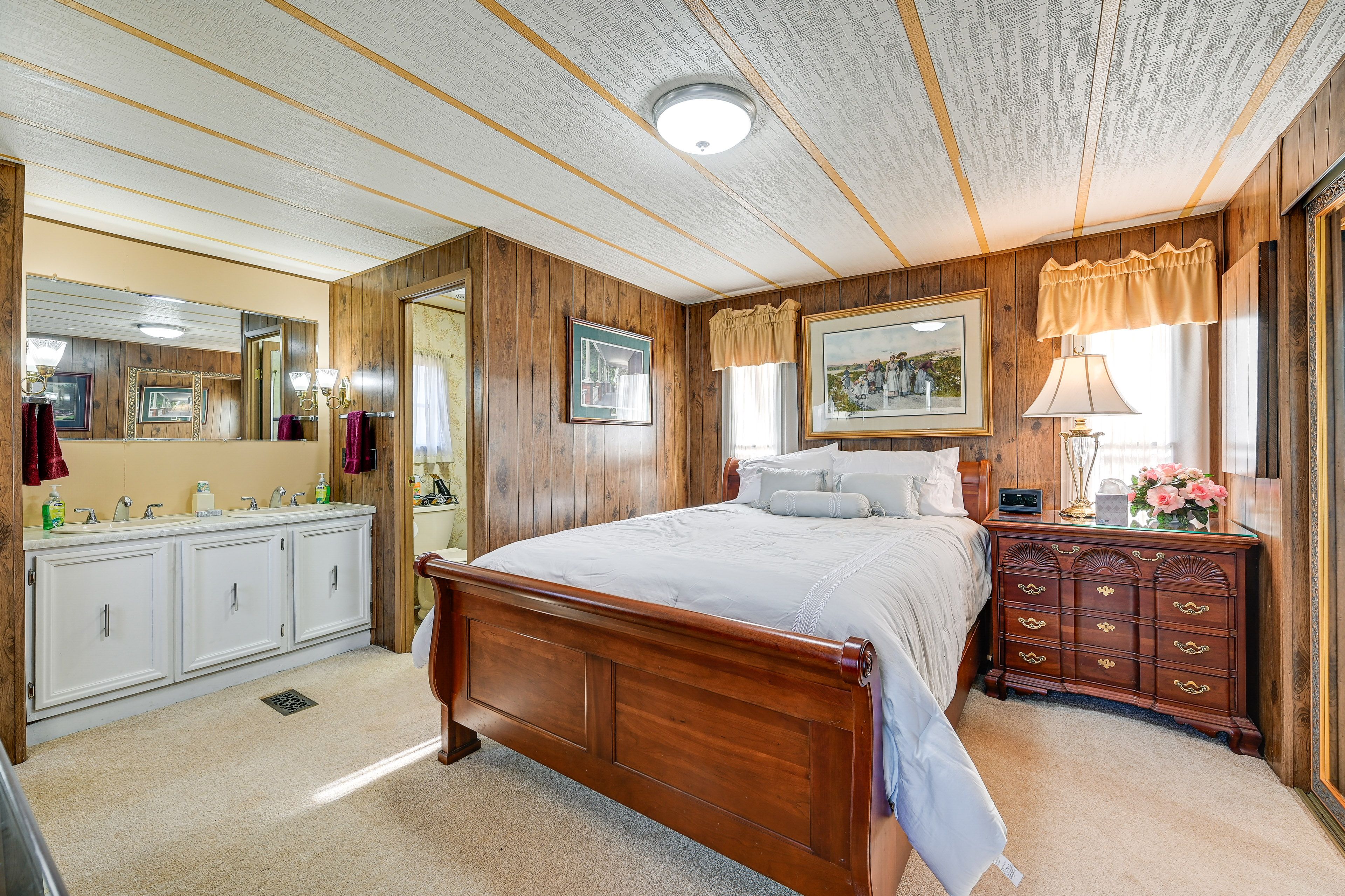Bedroom 1 | Queen Bed | Linens Provided