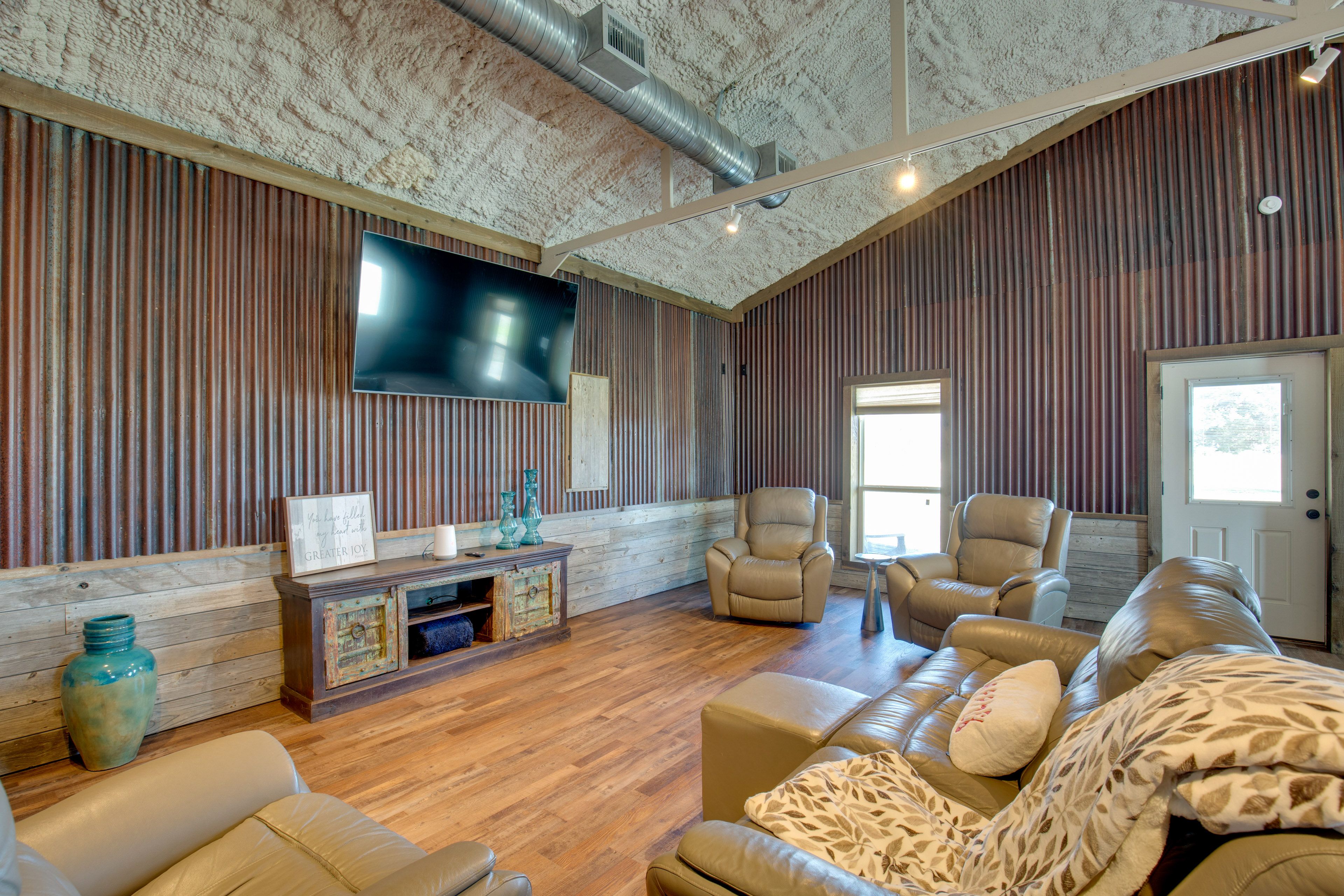 Living Area | Smart TV | Central A/C