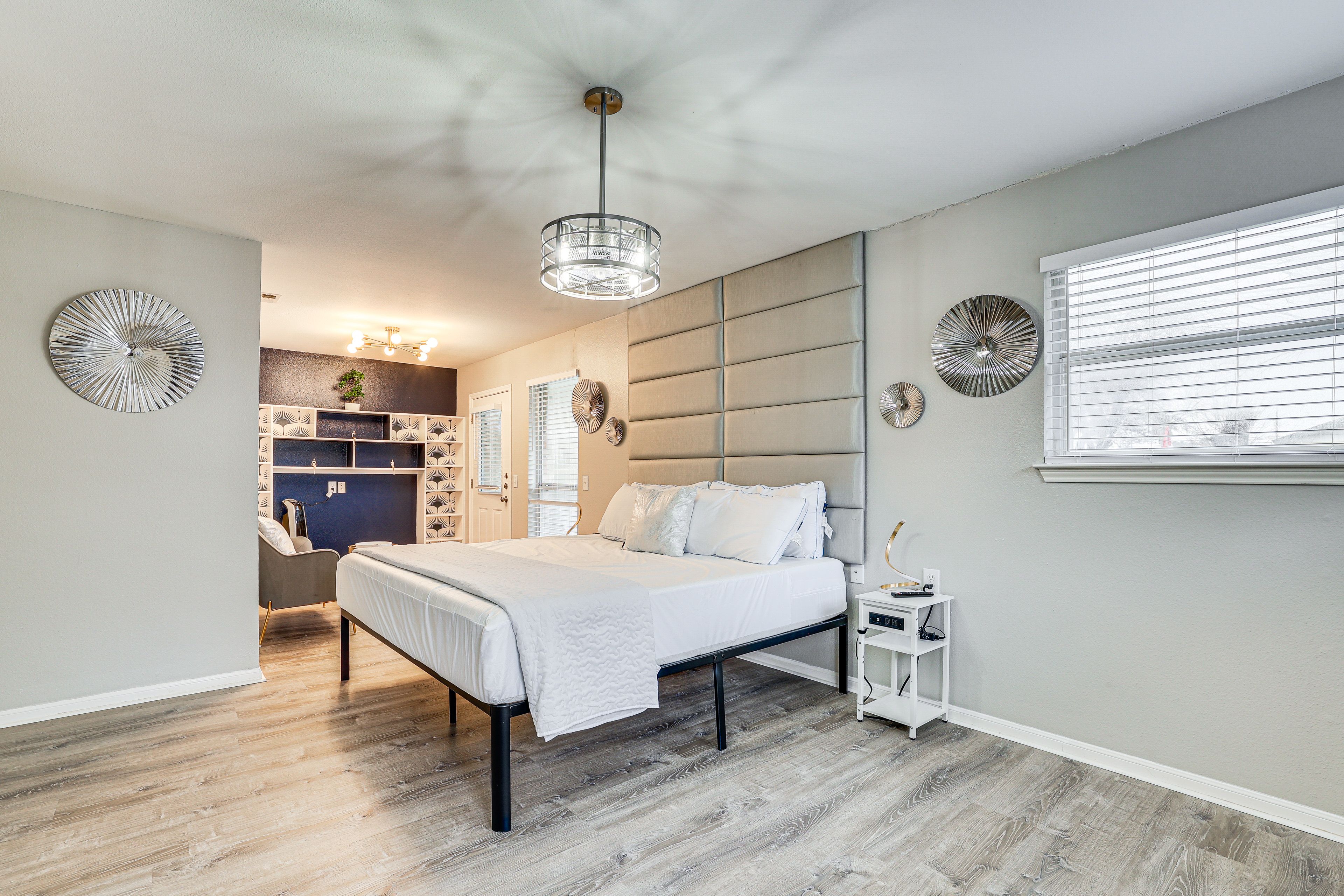 Bedroom 1 | King Bed | Smart TV | Workspace