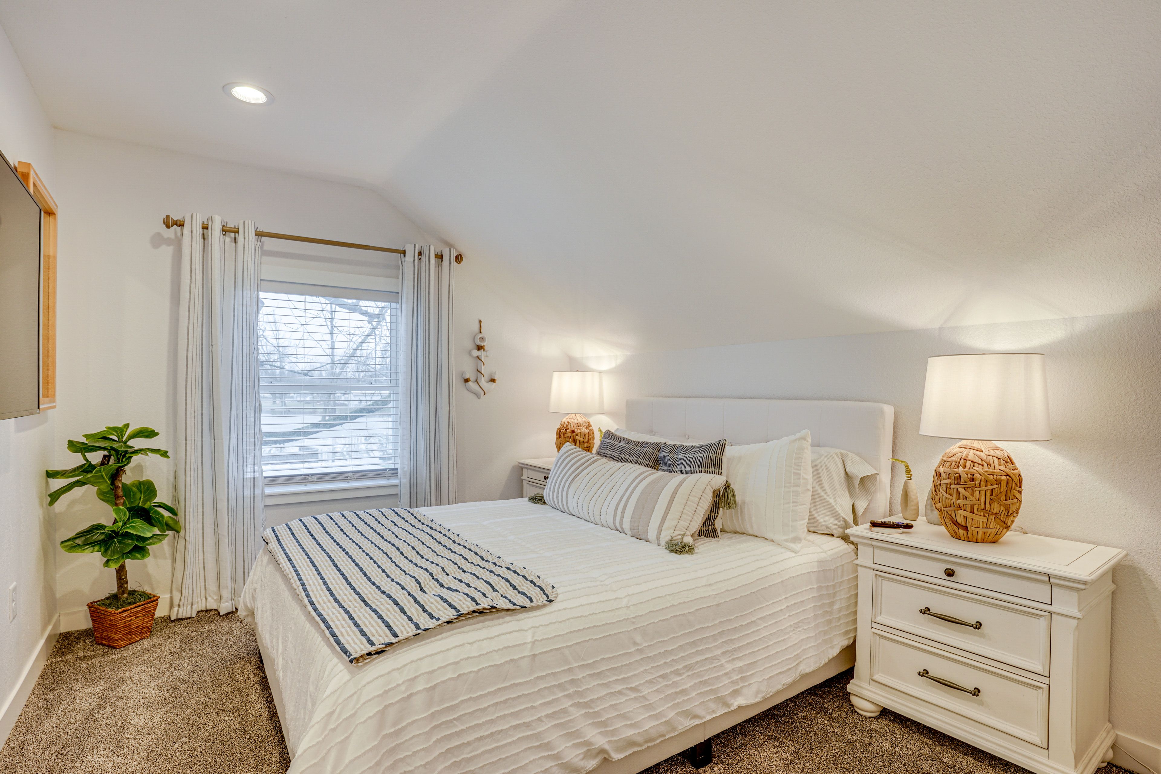 Bedroom 3 | Queen Bed | 2nd Floor