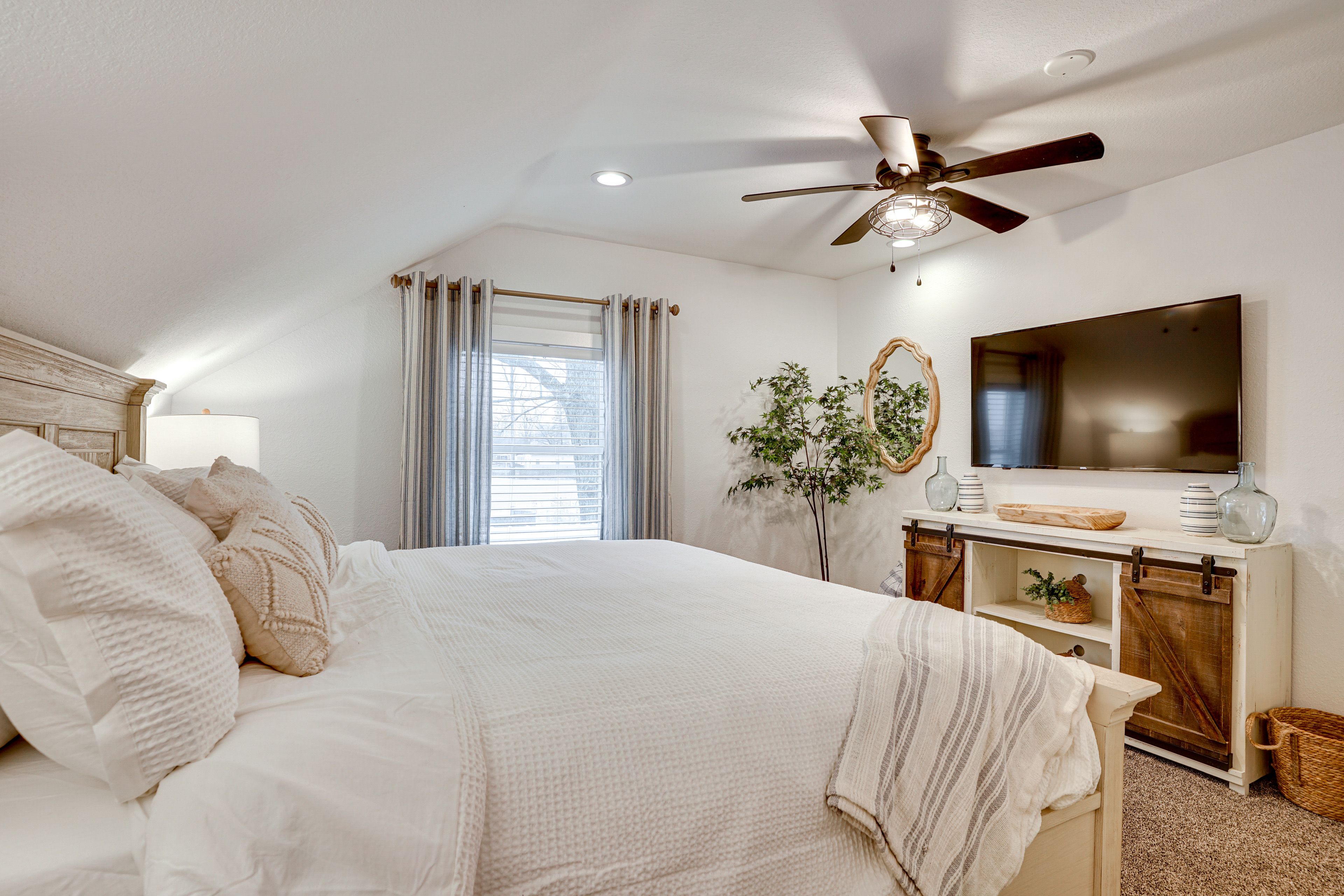 Bedroom 2 | King Bed | 2nd Floor