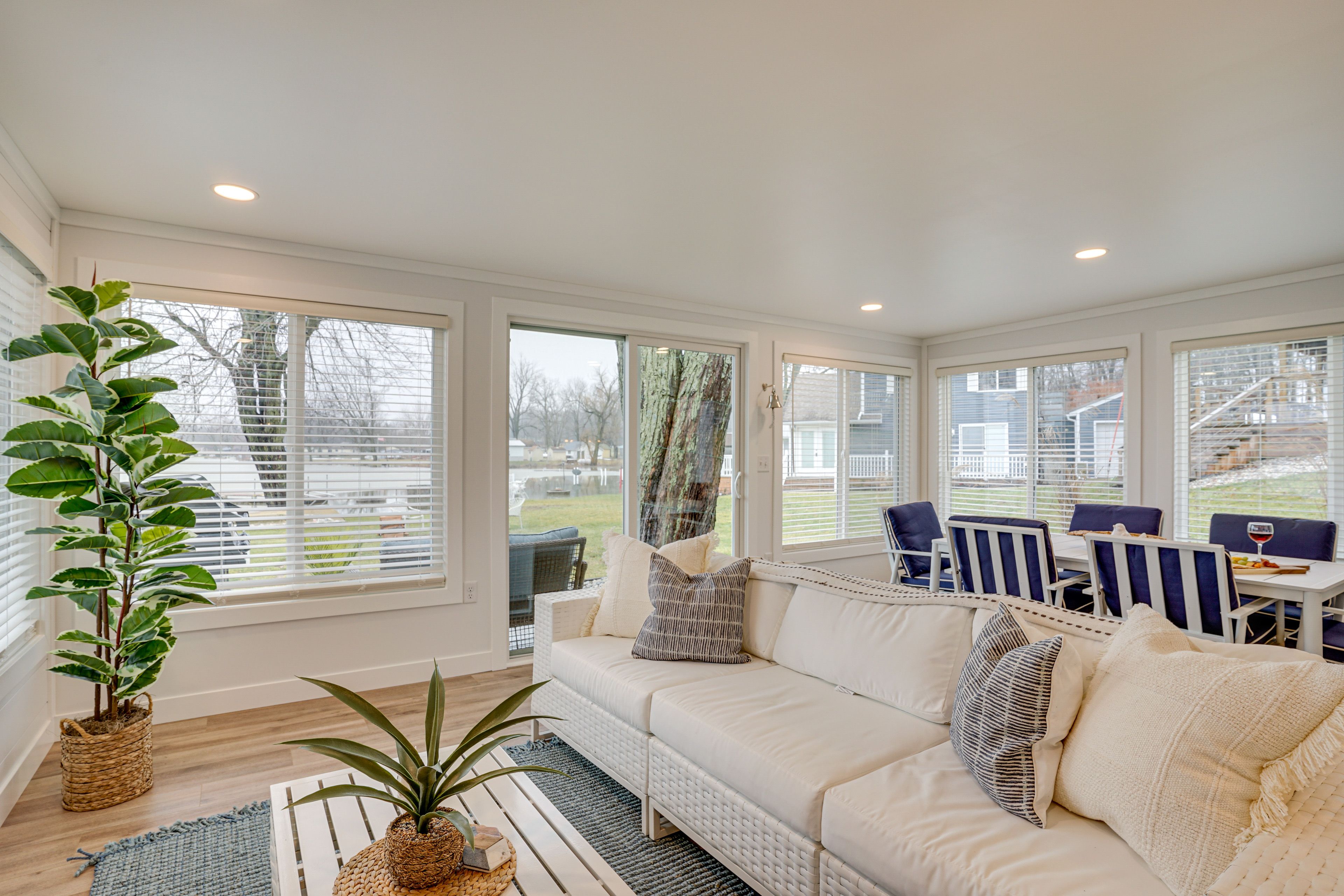 Sunroom | Smart TV | 1st Floor