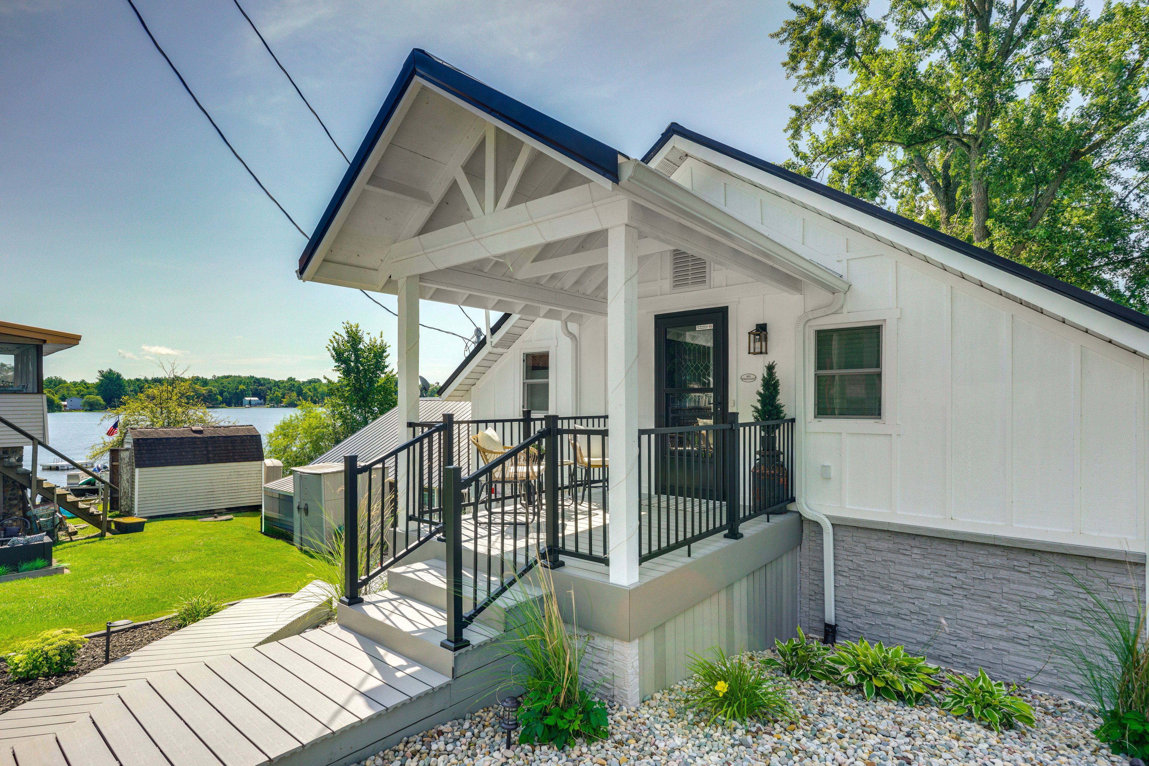 Front Exterior | Covered Porch