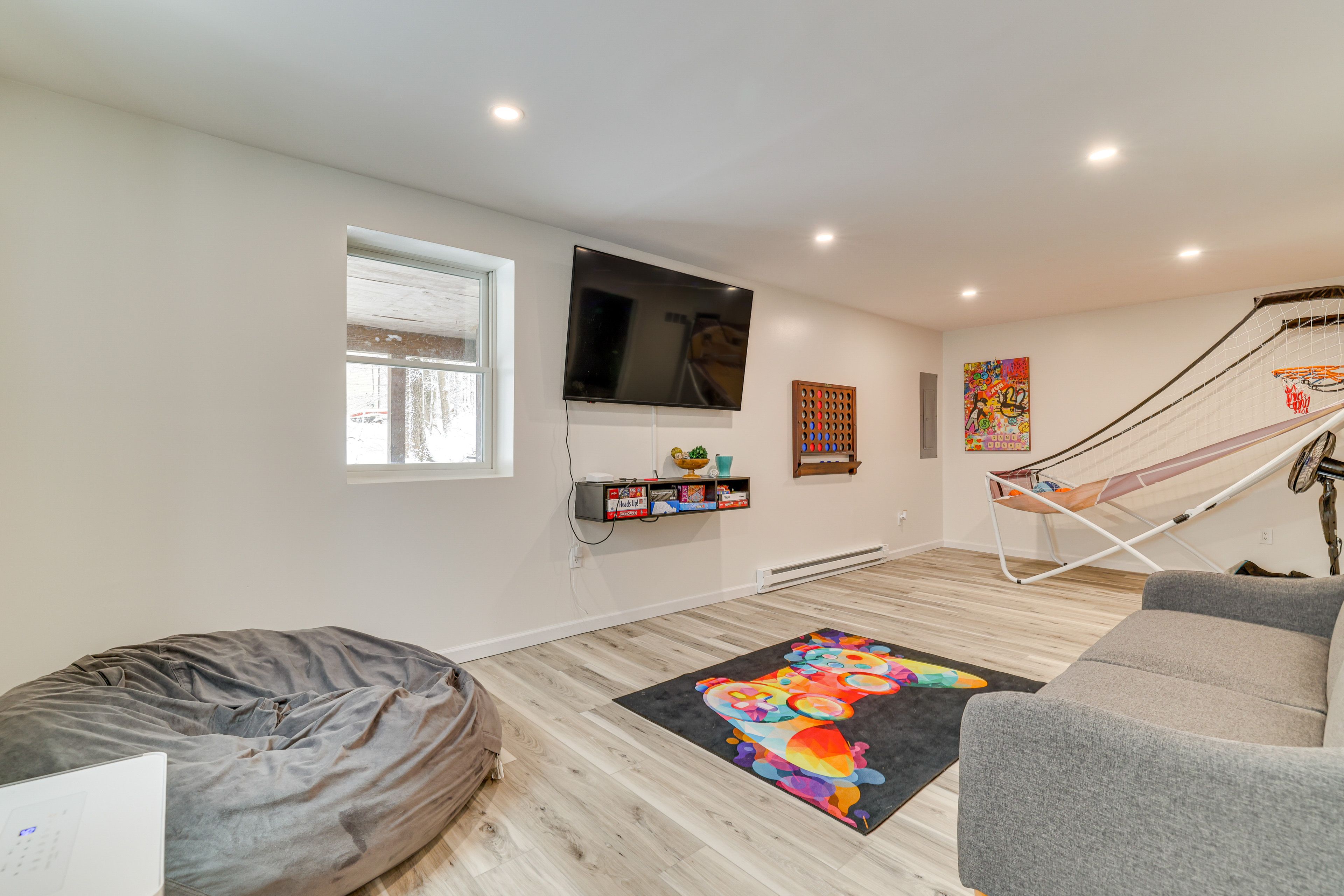 Game Room | Basement | Twin Sleeper Sofa | Smart TV | Basketball Game
