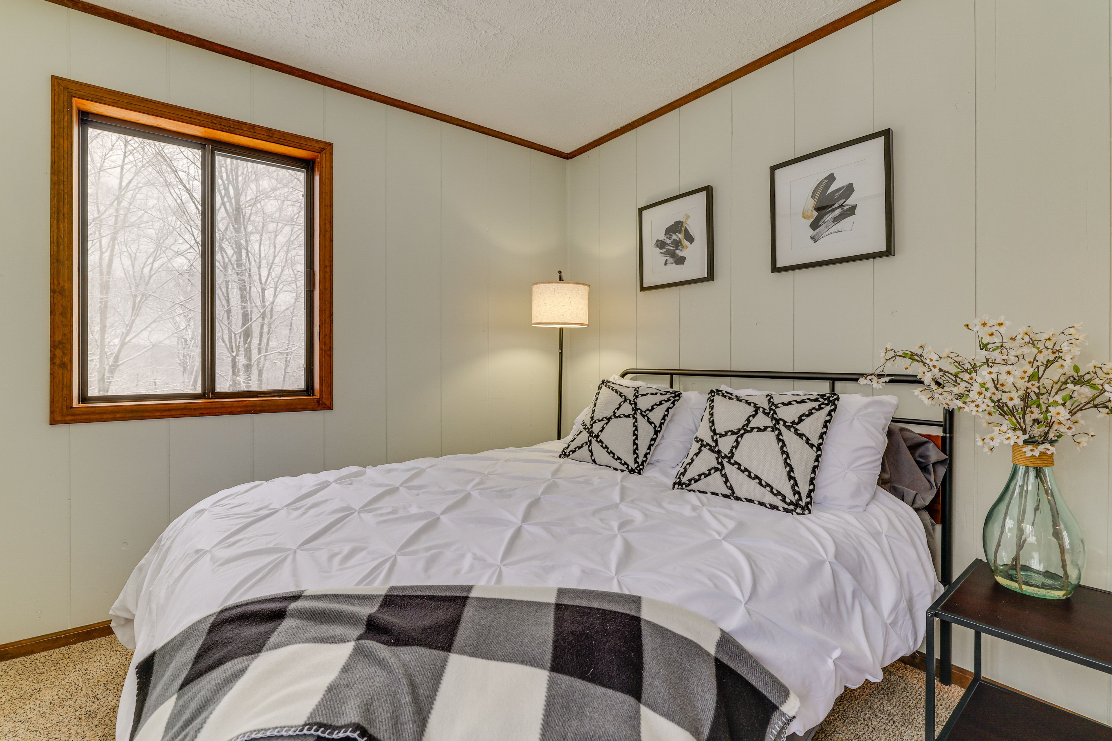 Bedroom 2 | 2nd Floor | Queen Bed