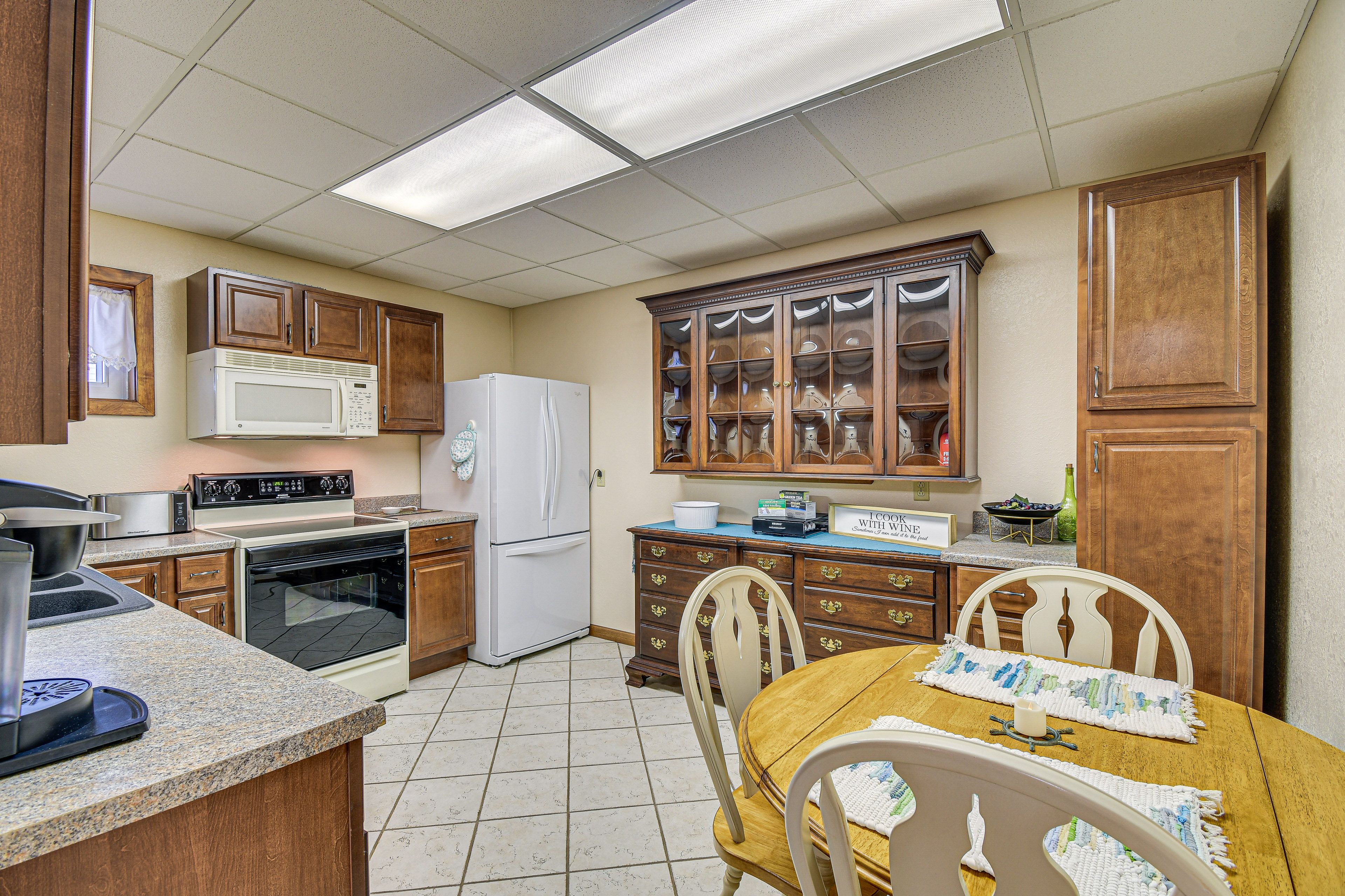 Kitchen | Cooking Basics | Dining Area