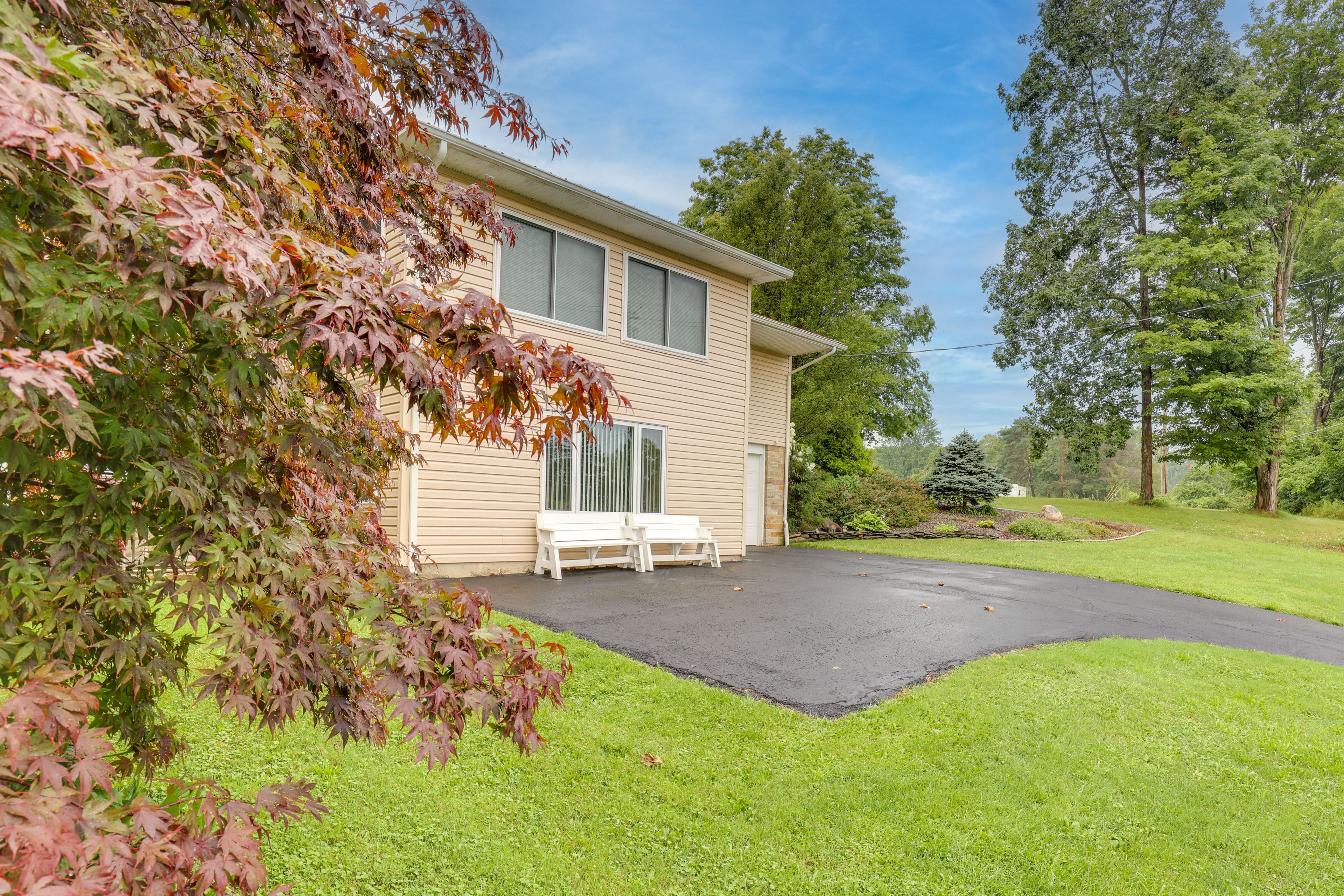 Entryway | Sitting Area | Shared Yard