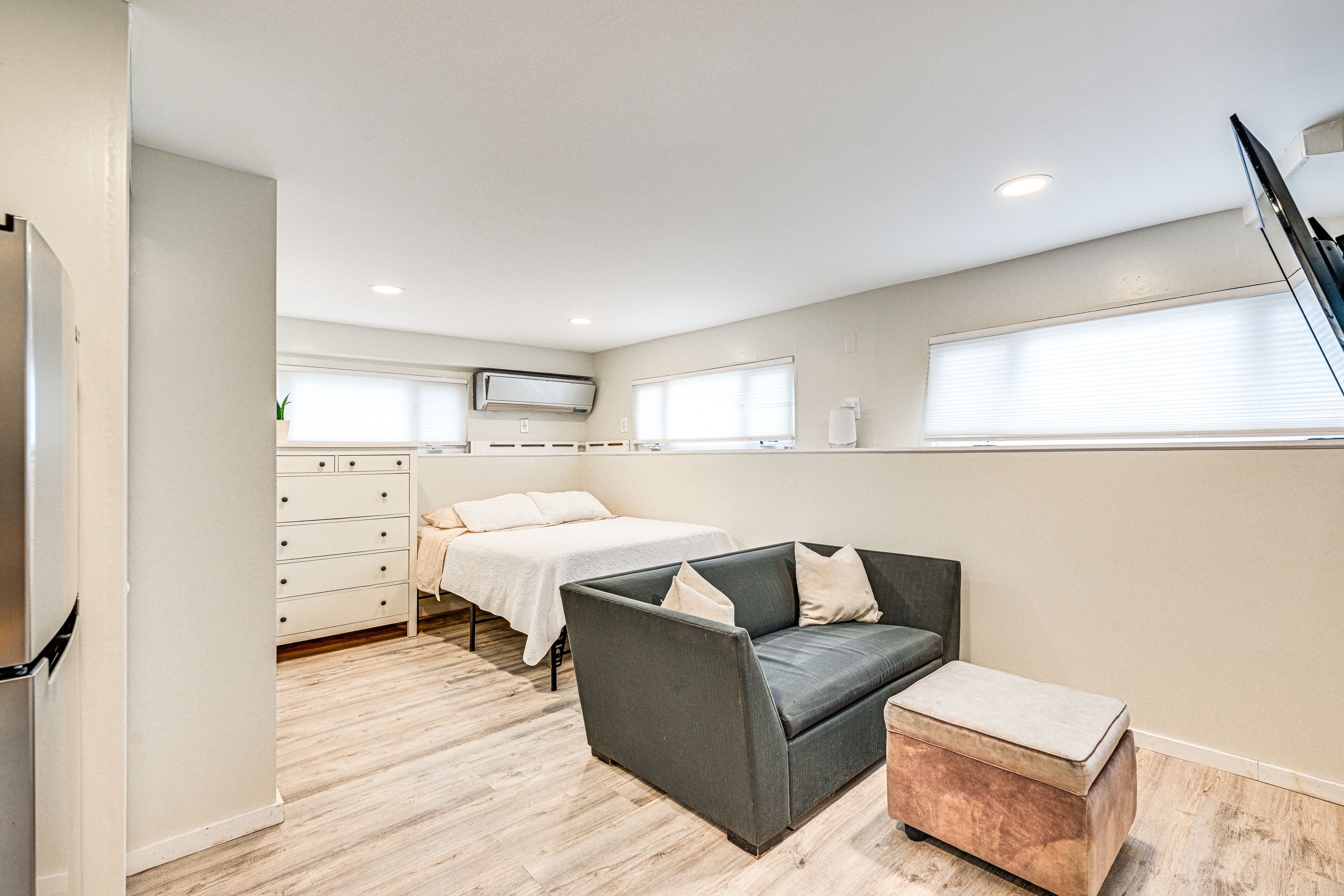 Studio | Queen Bed