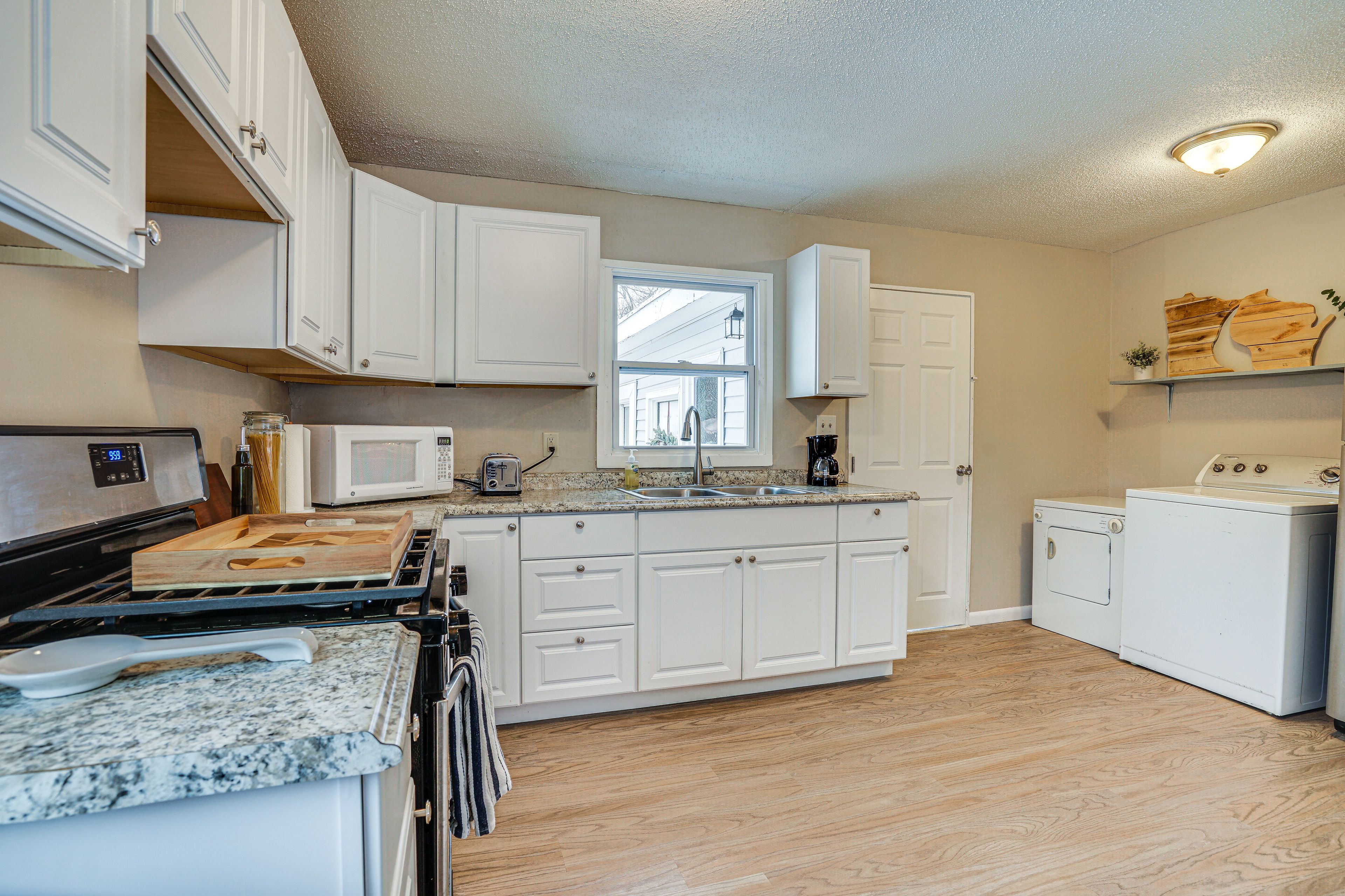 Kitchen | In-Unit Laundry