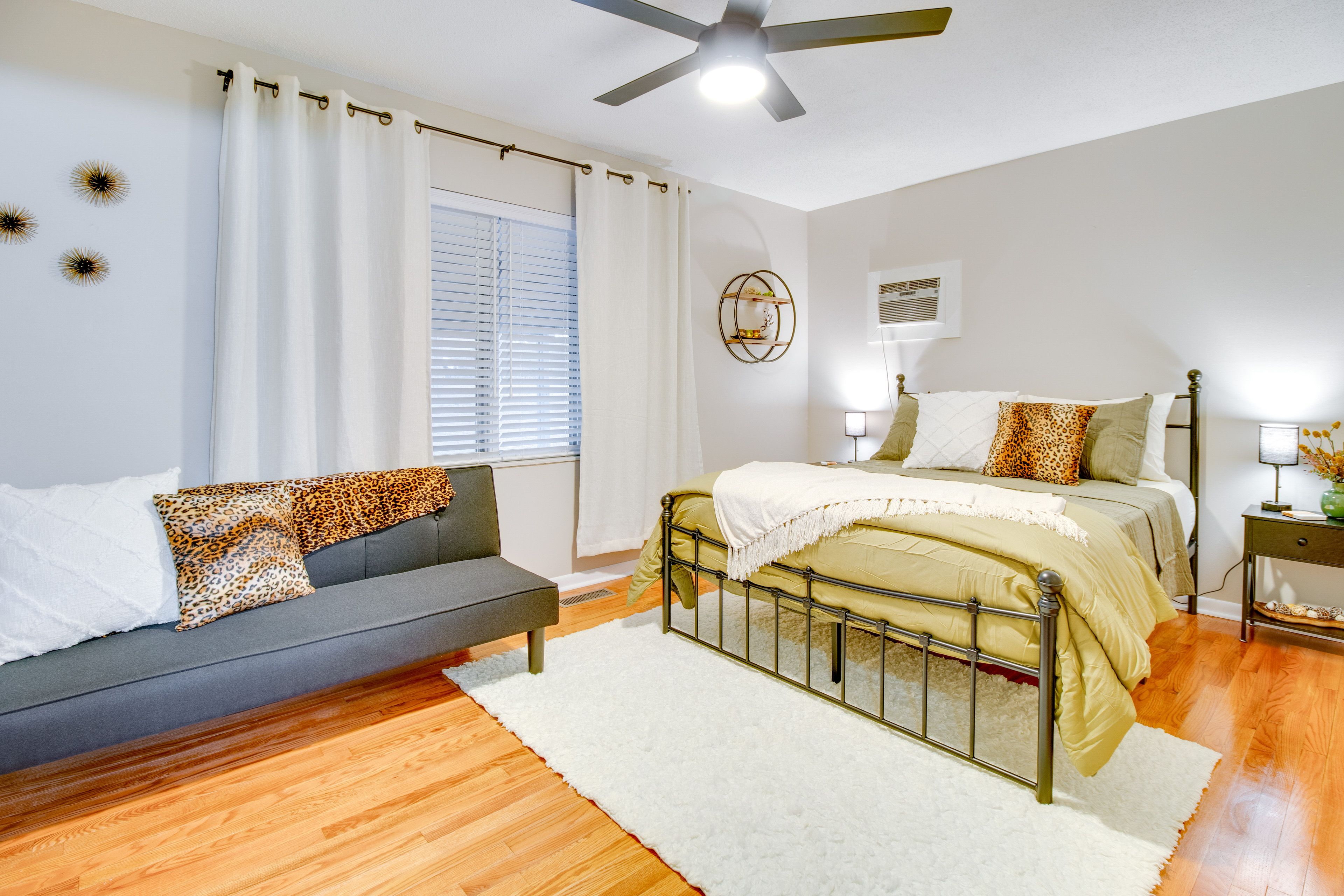 Bedroom 2 | Queen Bed