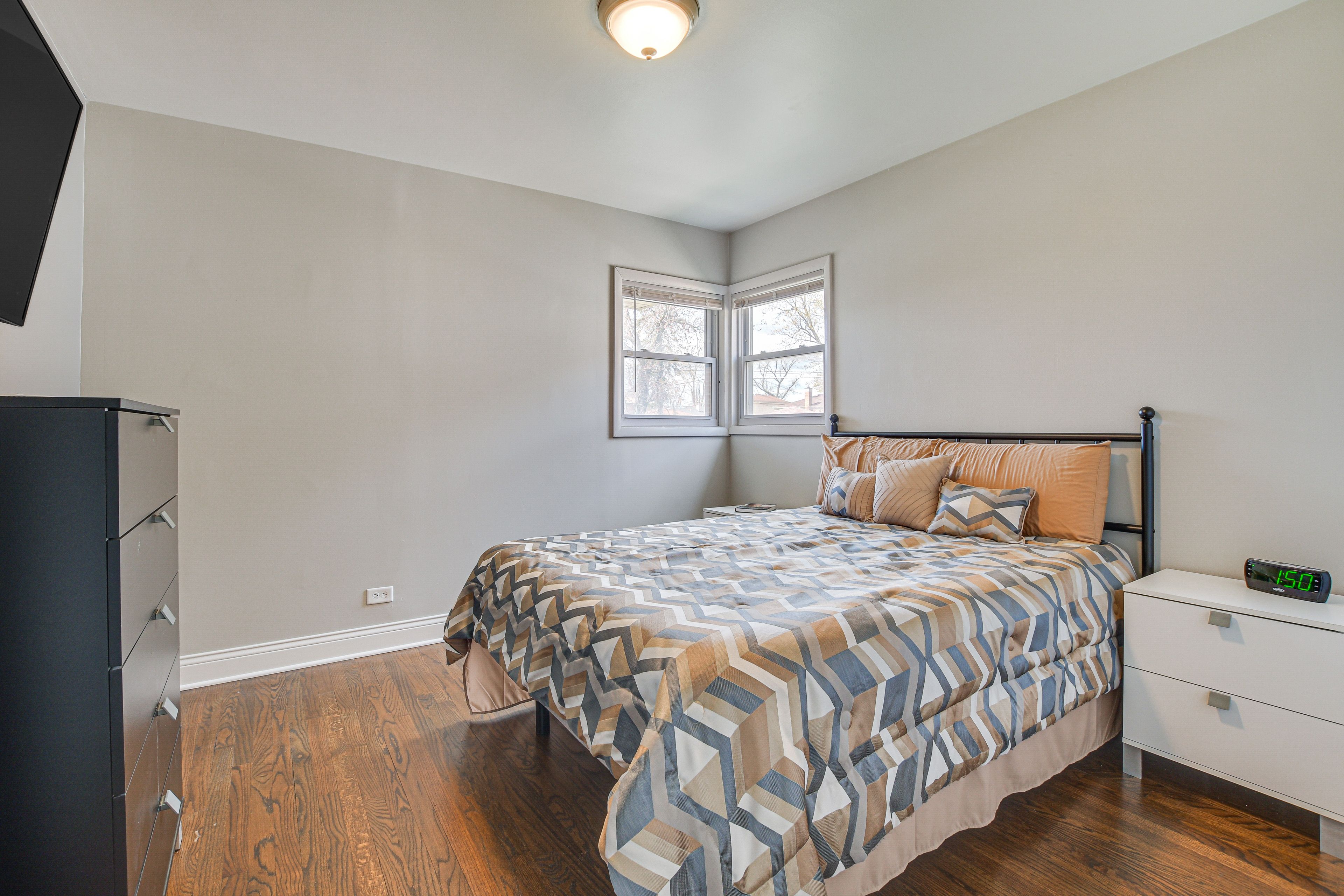 Bedroom 1 | Queen Bed | 1st Floor