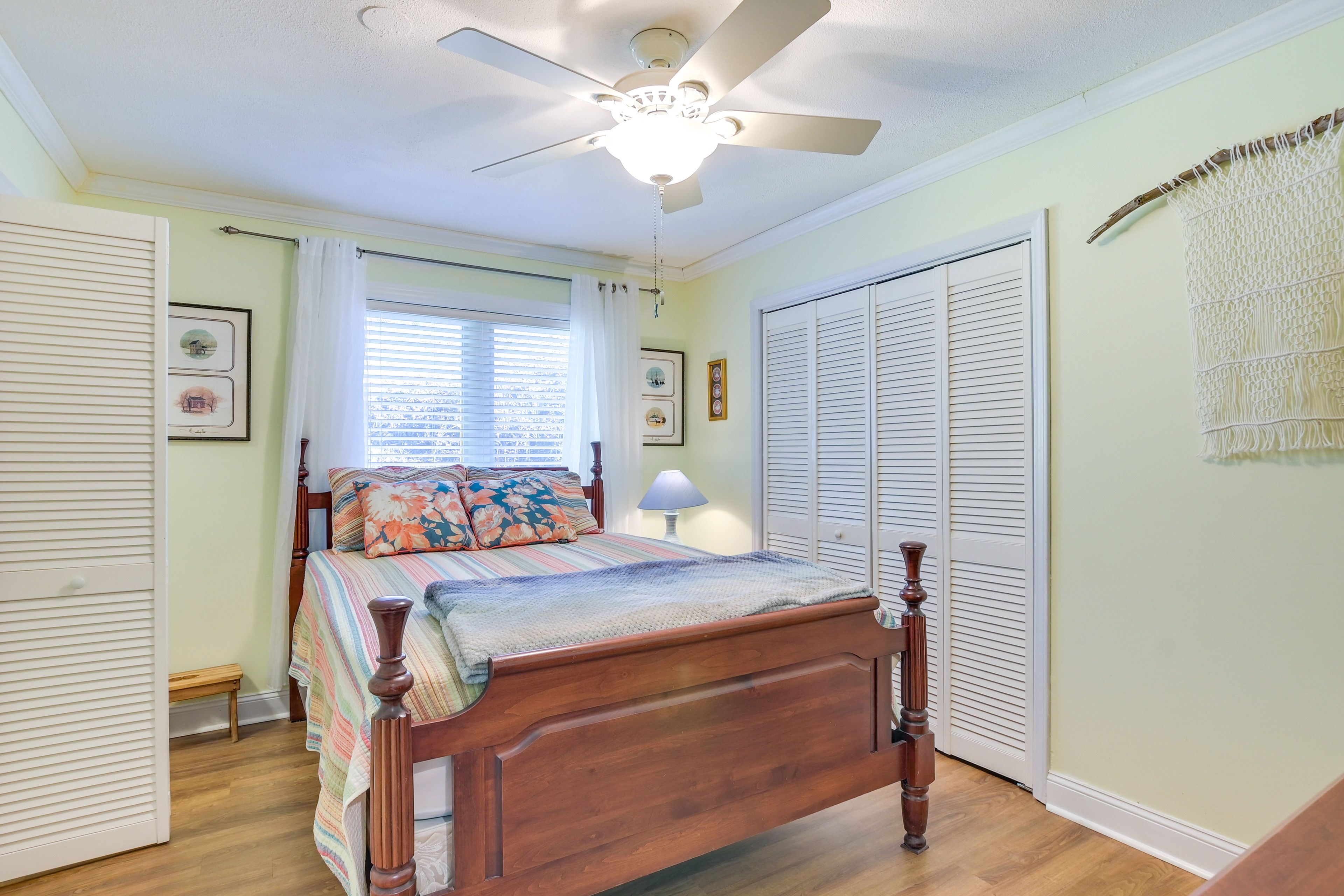 Bedroom 3 | Queen Bed | Hangers