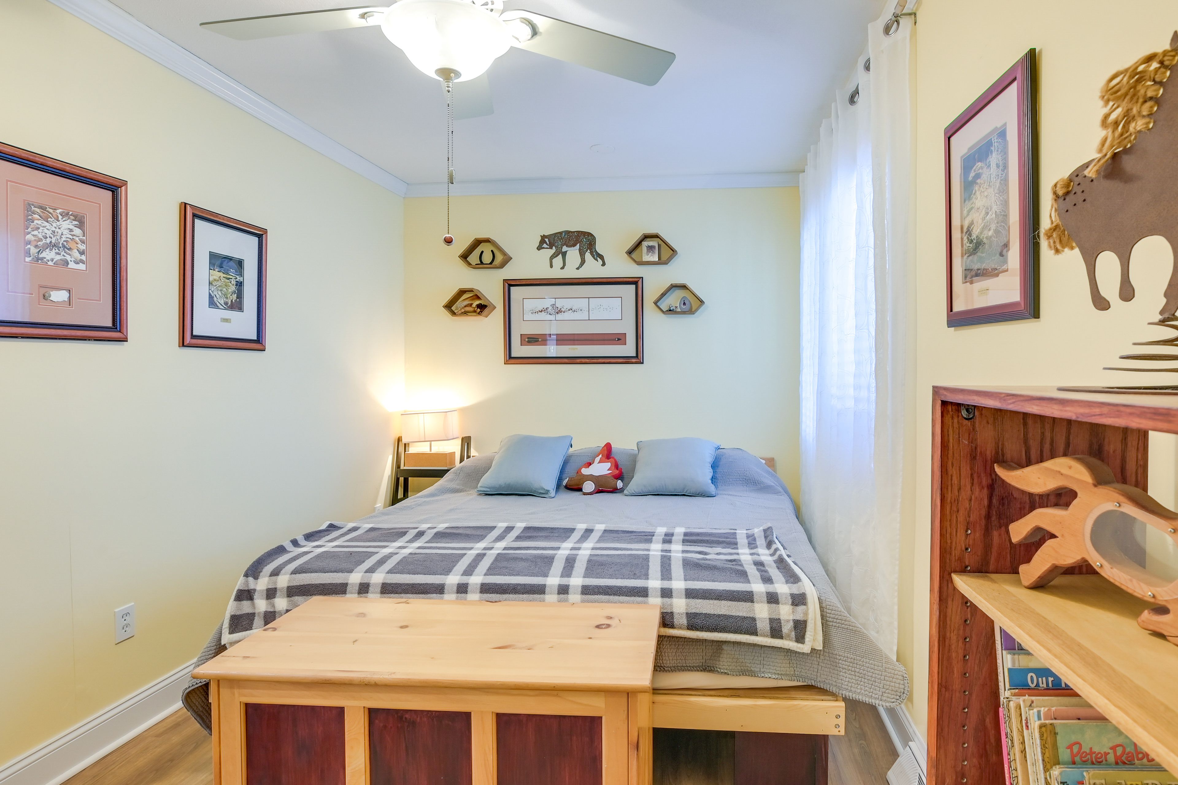 Bedroom 2 | King Bed | Books