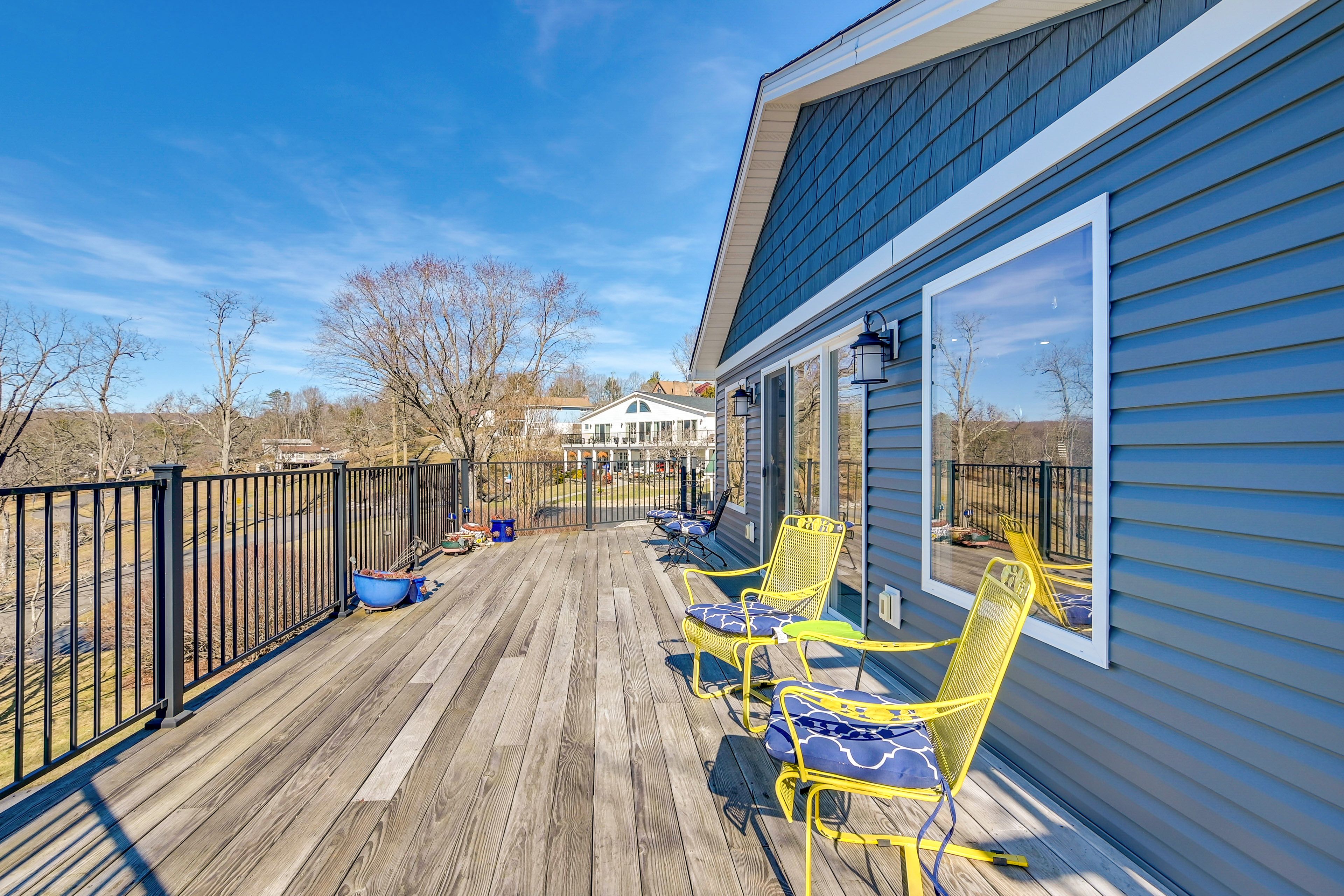 Radford Vacation Rental | 3BR | 2BA | 1,600 Sq Ft | Stairs Required