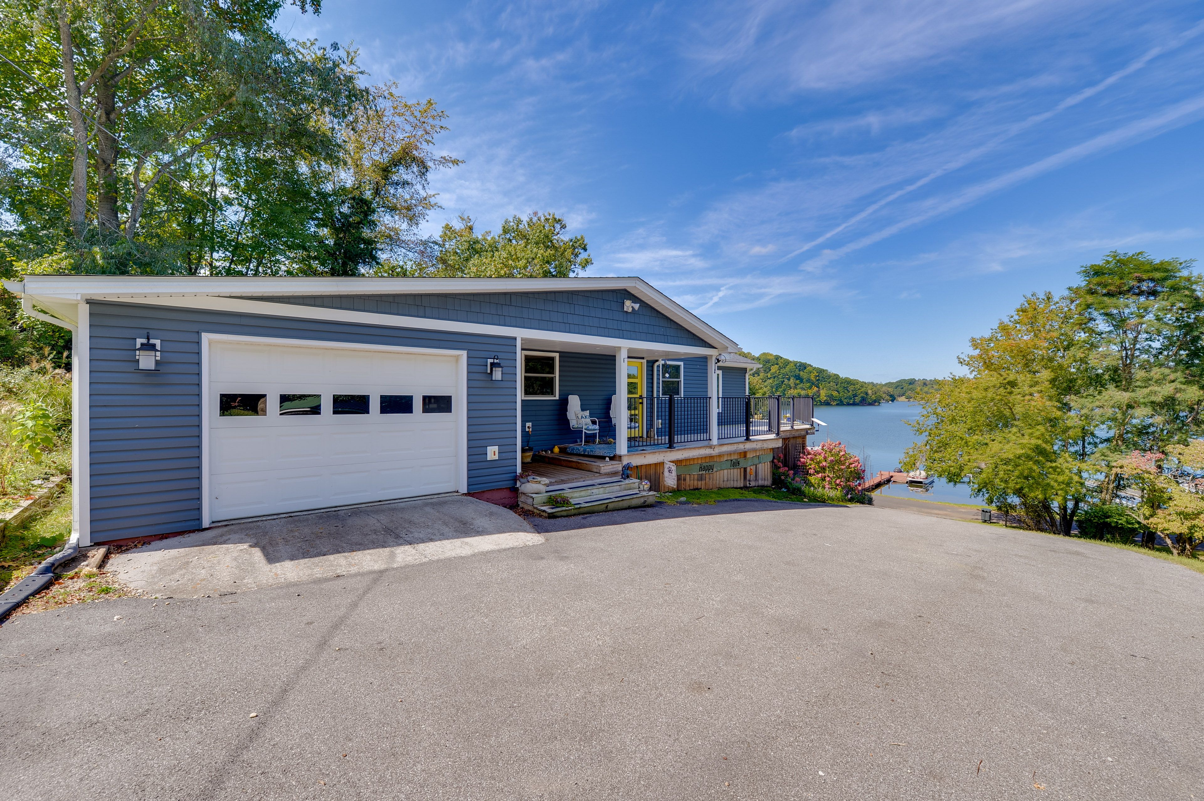 Parking | Driveway (3 Vehicles)