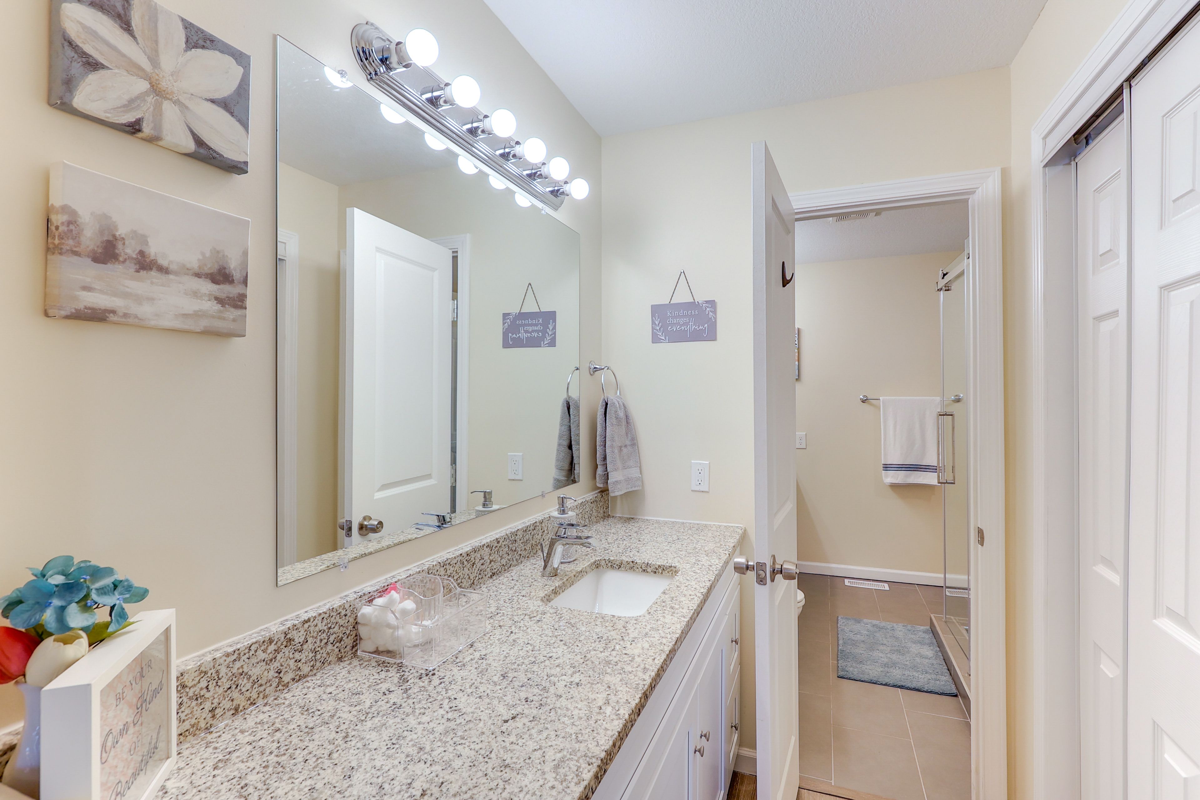 En-Suite Bathroom | Main Level | Towels Provided