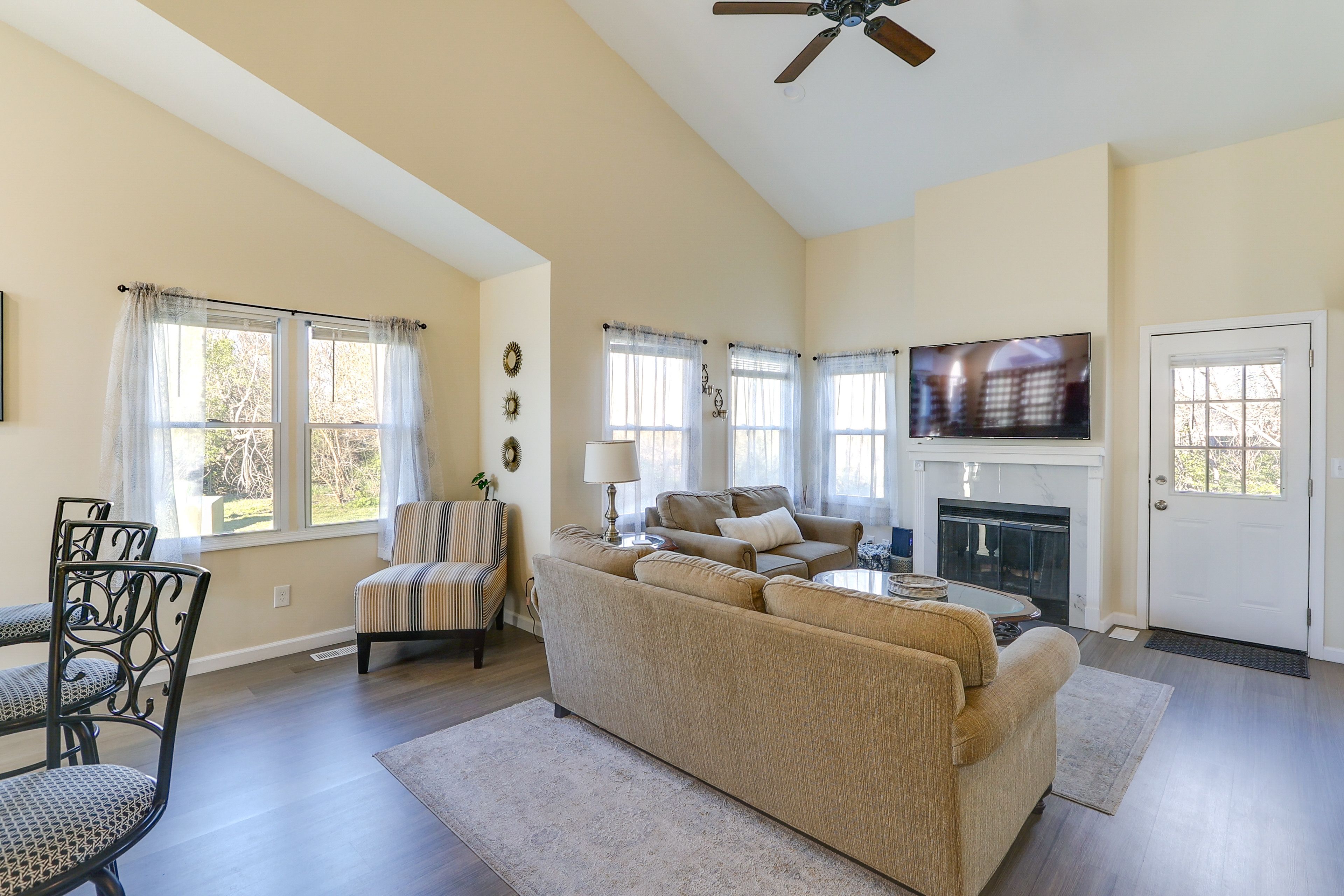 Living Room | Main Level | Gas Fireplace | Flat-Screen TV | Central A/C & Heat