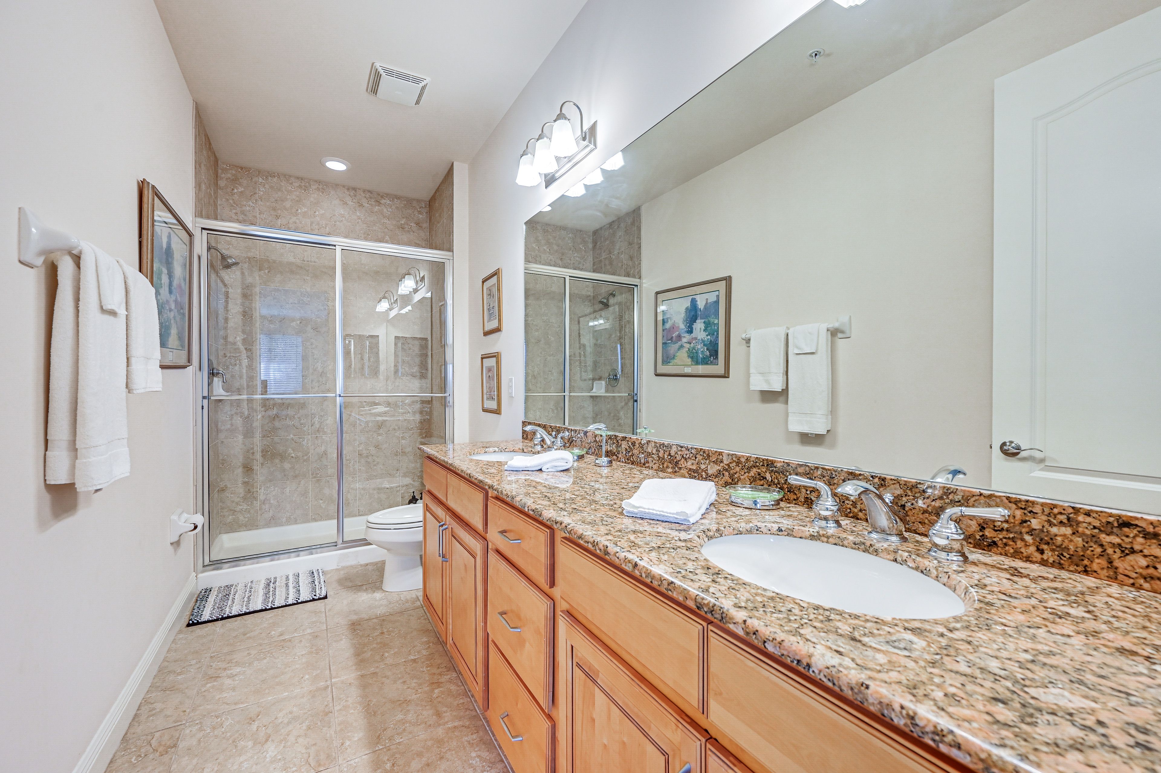 Full Bathroom | Towels Provided