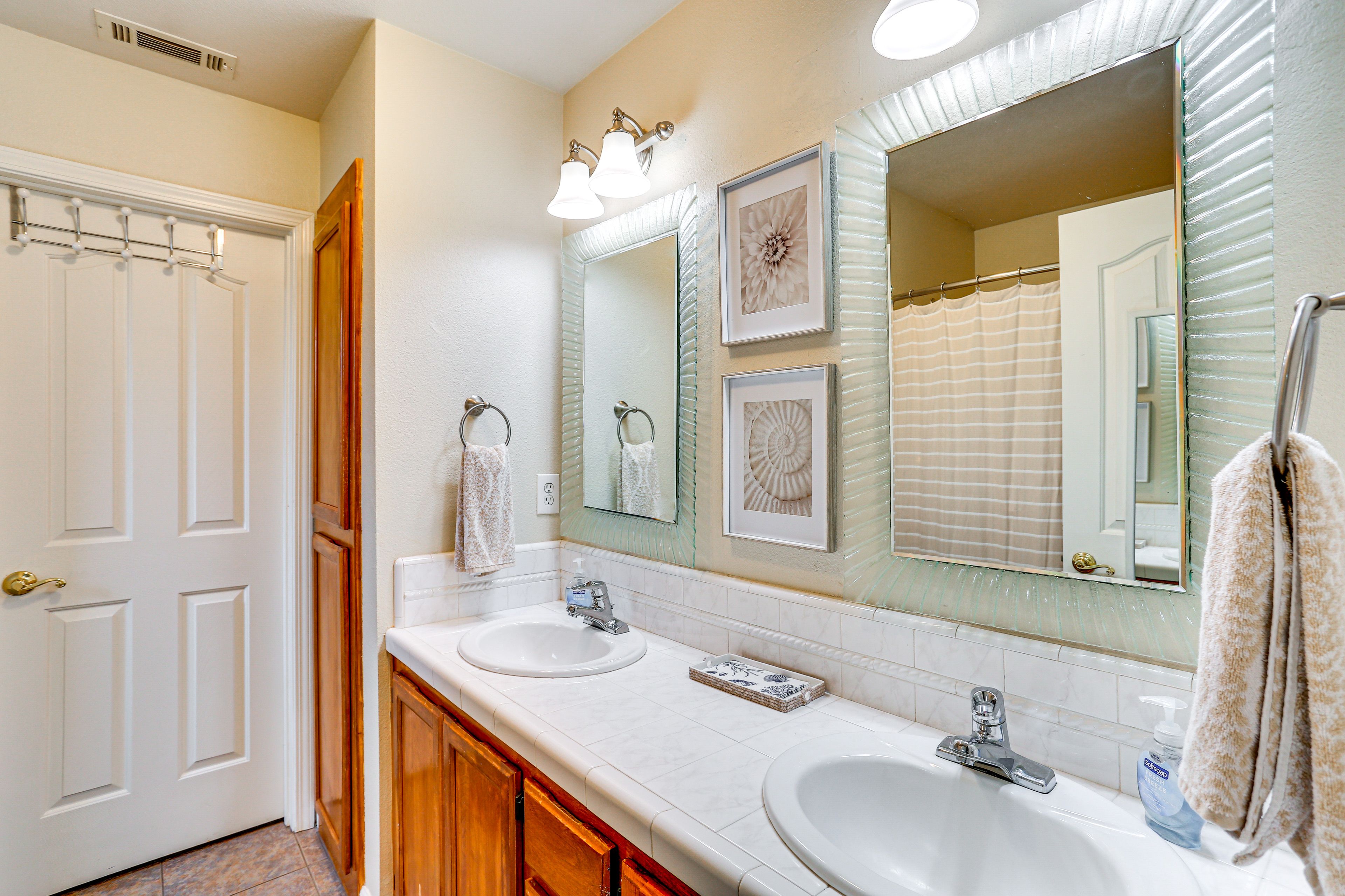 Full Bath | Towels | Hair Dryer