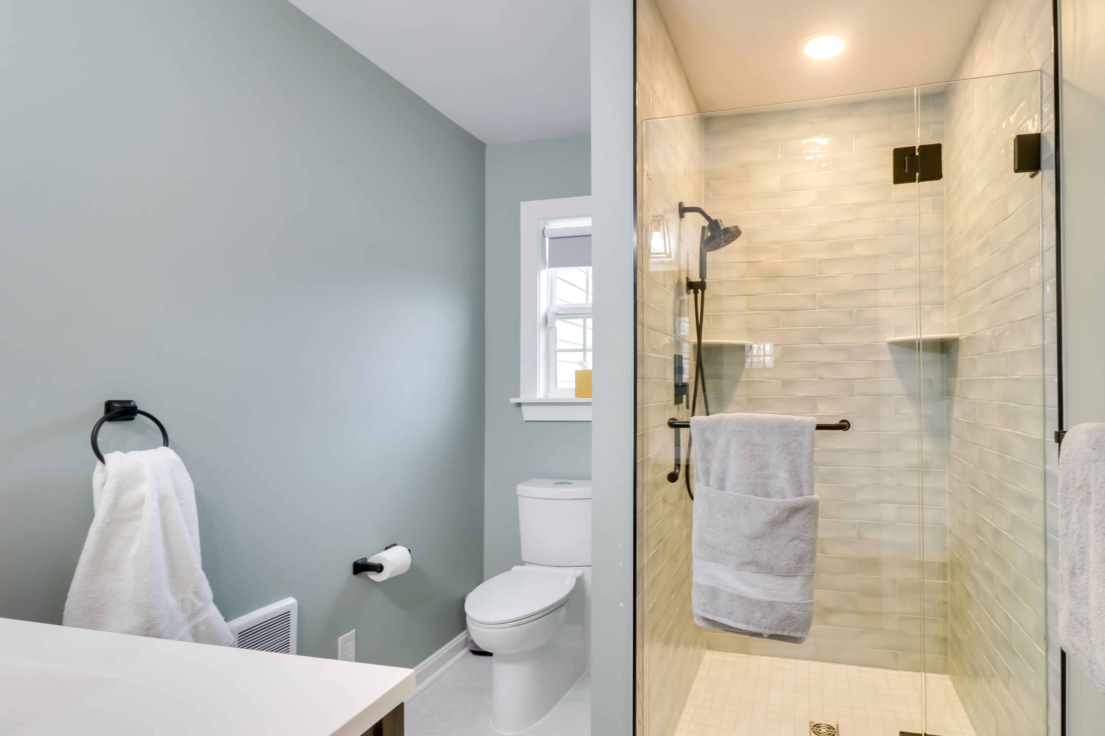 Full Bathroom | Towels Provided | Hair Dryer