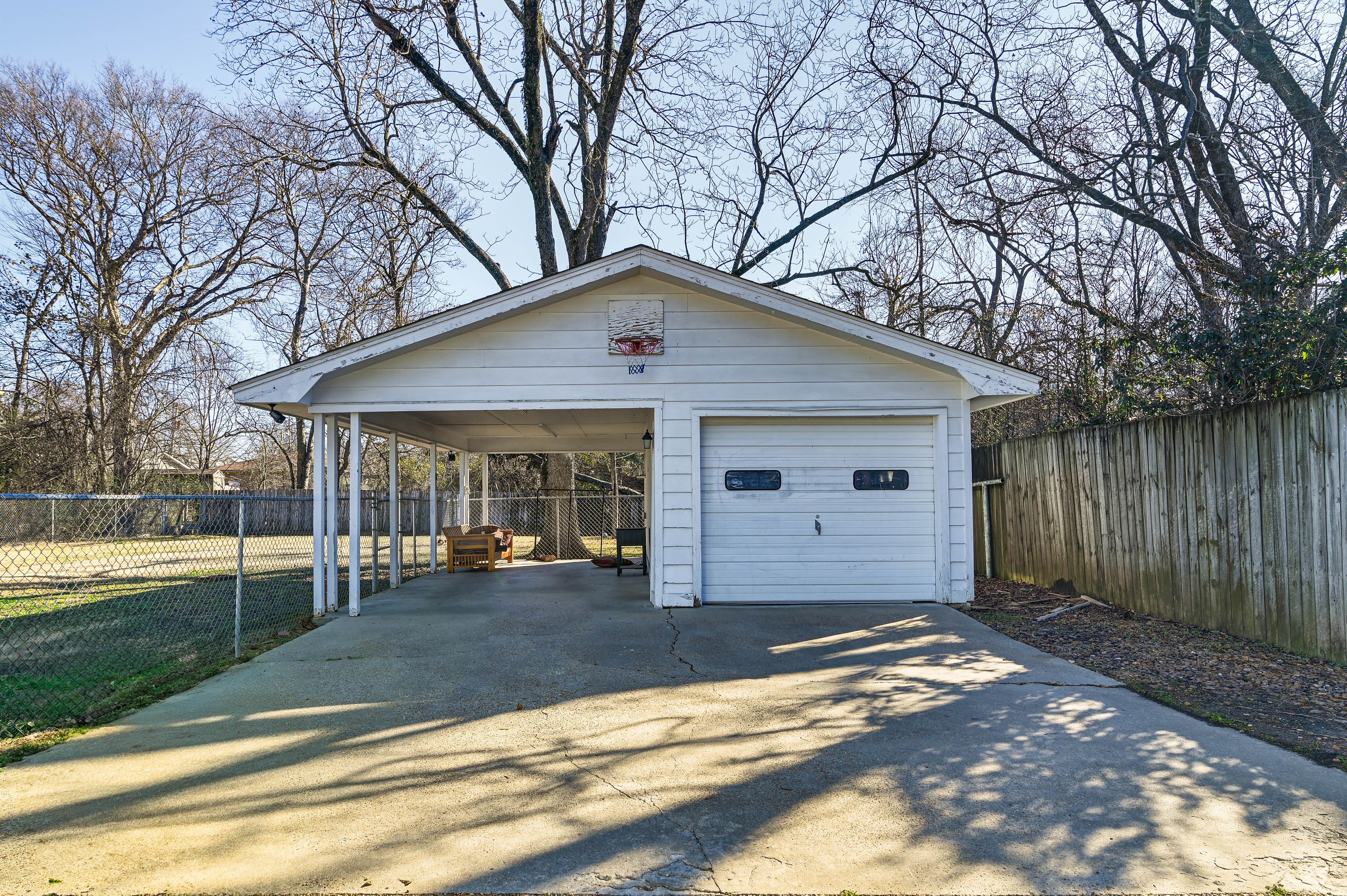 Parking | Driveway (4 Vehicles) | Carport (1 Vehicle)