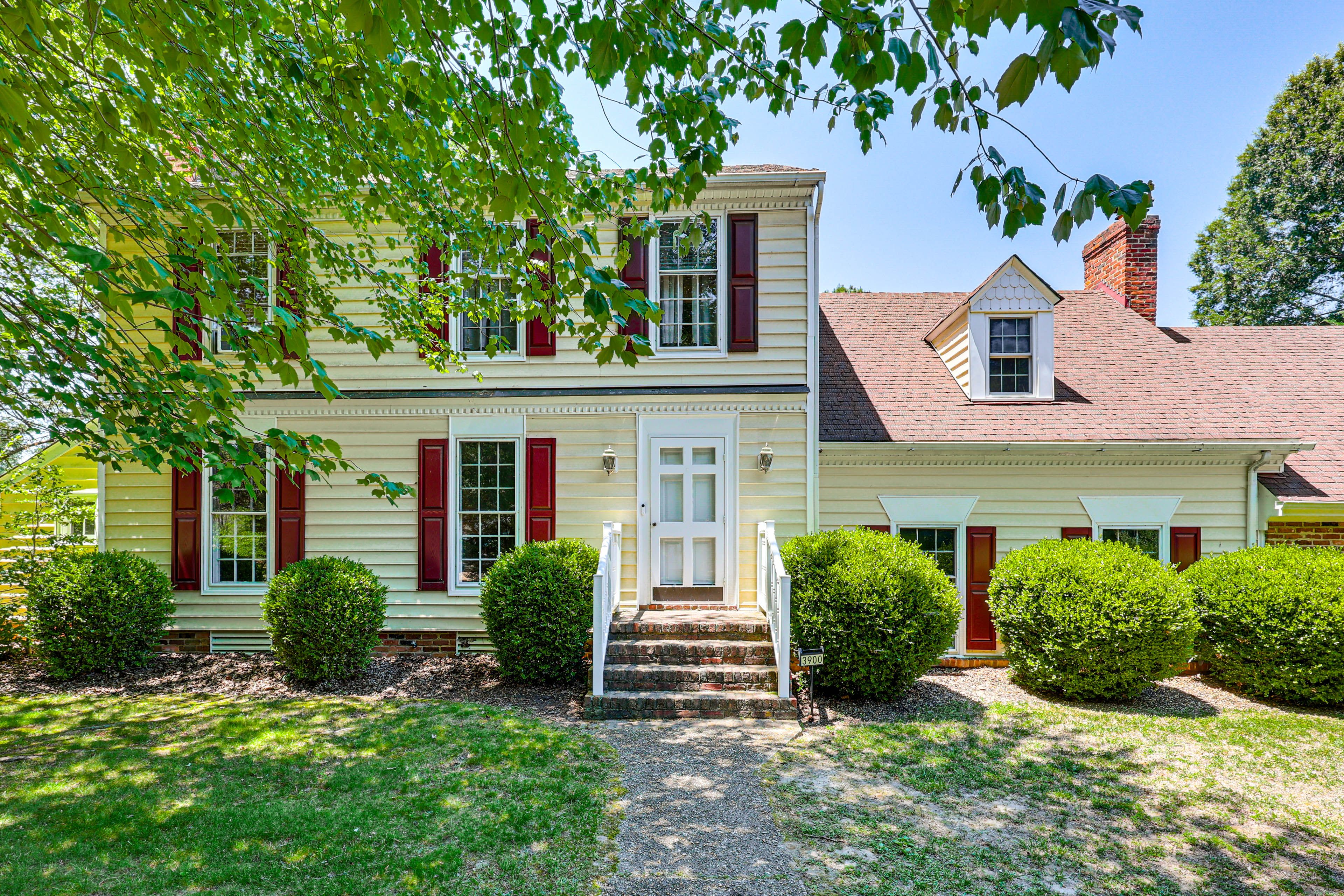 Richmond Vacation Rental | 3BR | 2.5BA | 2,583 Sq Ft | Stairs Required