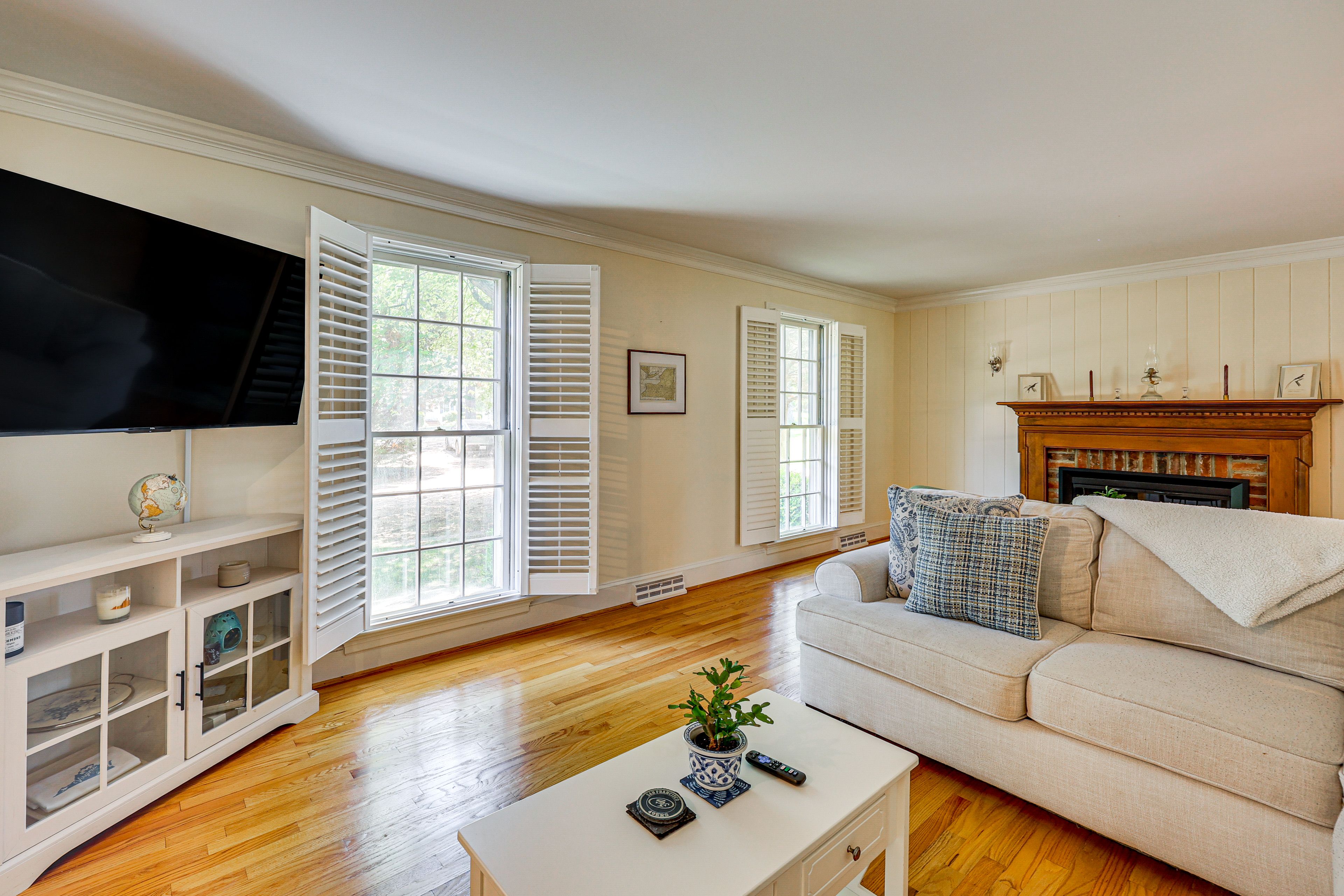 Living Room | Smart TV | 2nd Level (Entry Level)