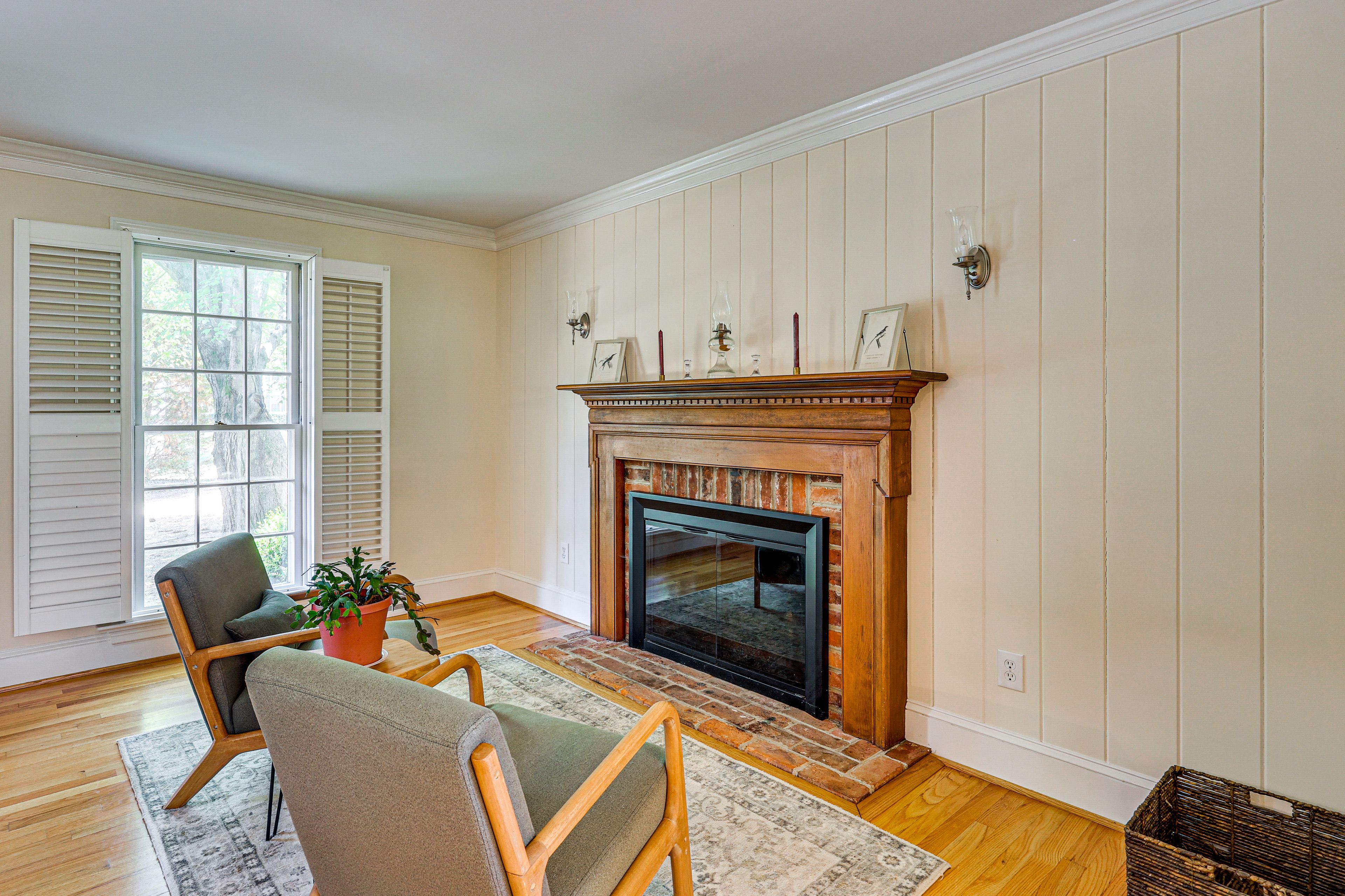 Living Room | Free WiFi | Central A/C & Heat