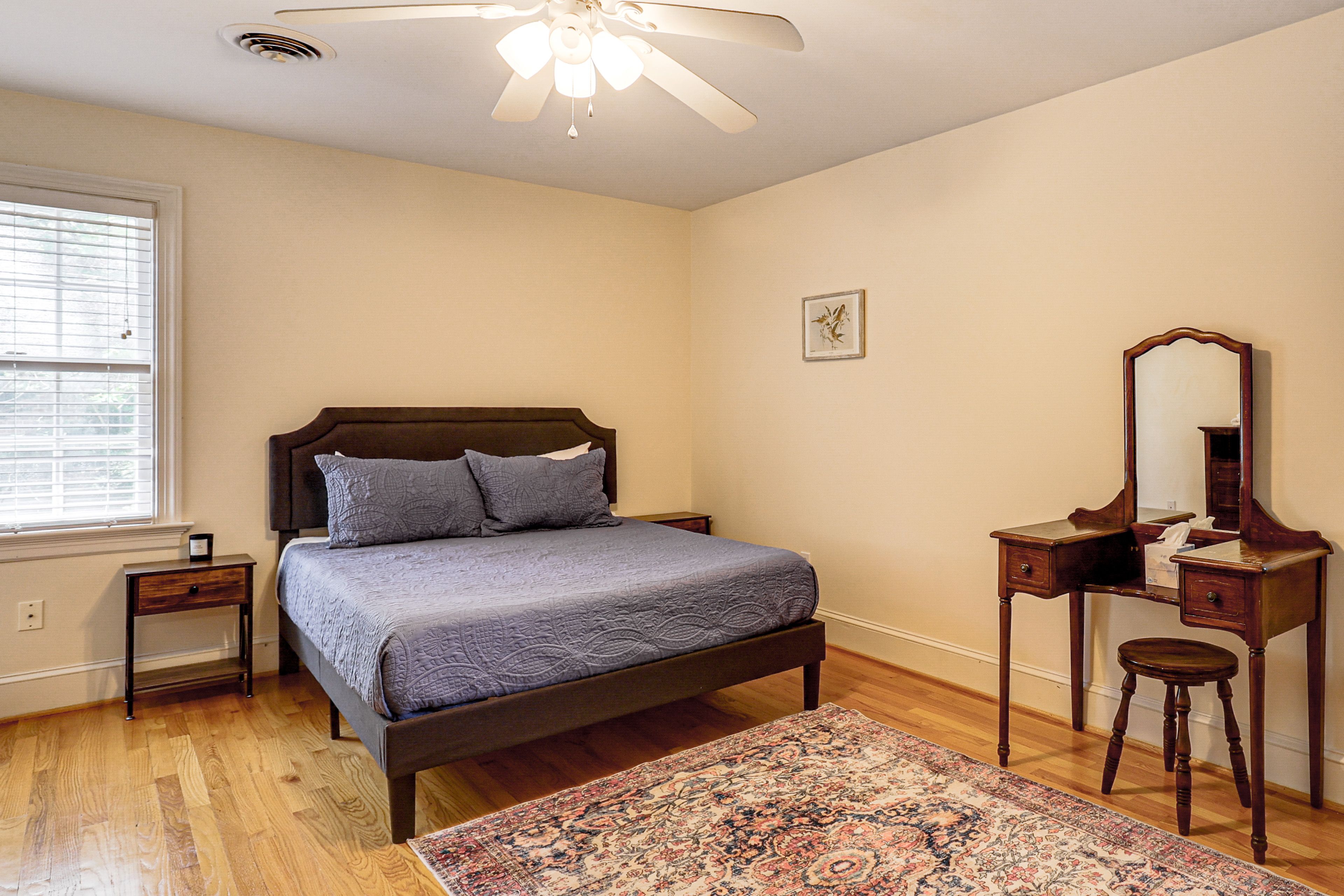 Bedroom 2 | Queen Bed | Vanity Space | 4th Level