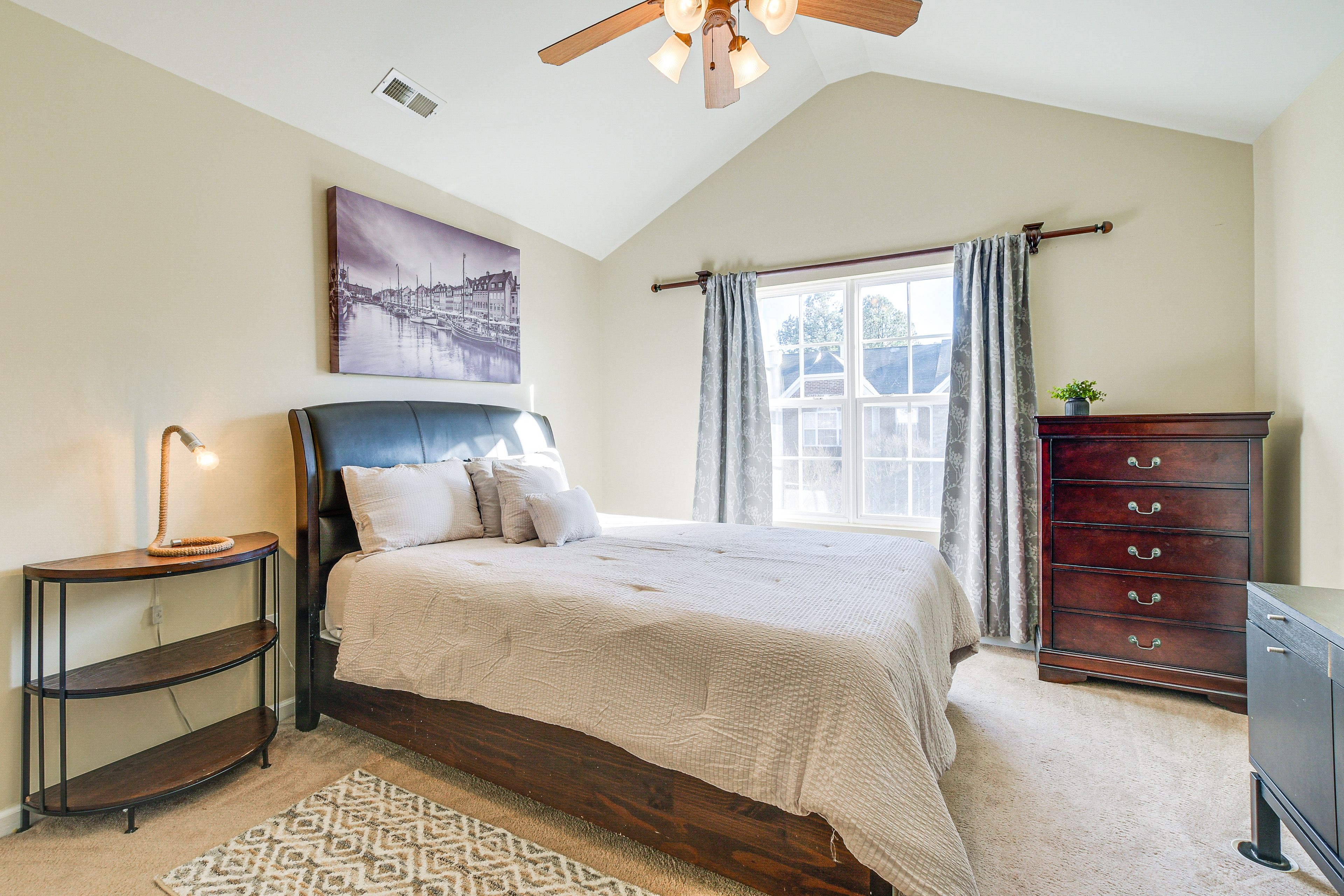 Bedroom 1 | Queen Bed | 2nd Floor | Linens Provided | En-Suite