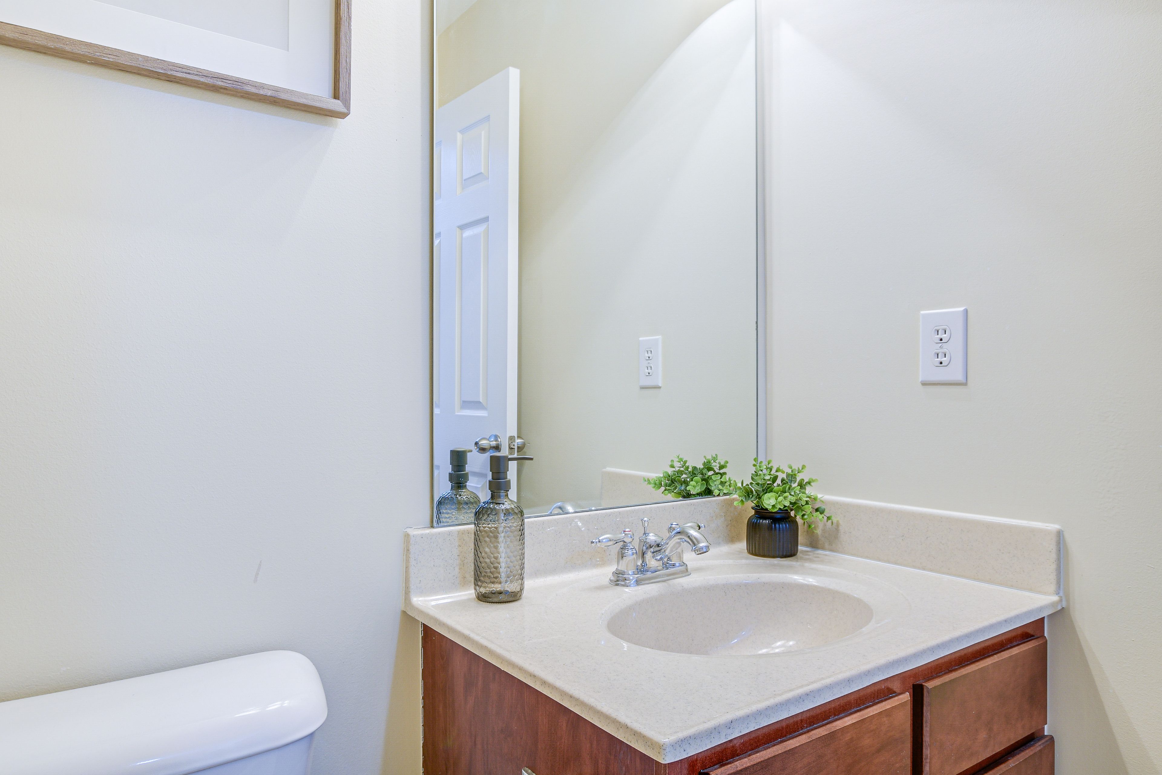 Full Bathroom | 2nd Floor | Hair Dryer