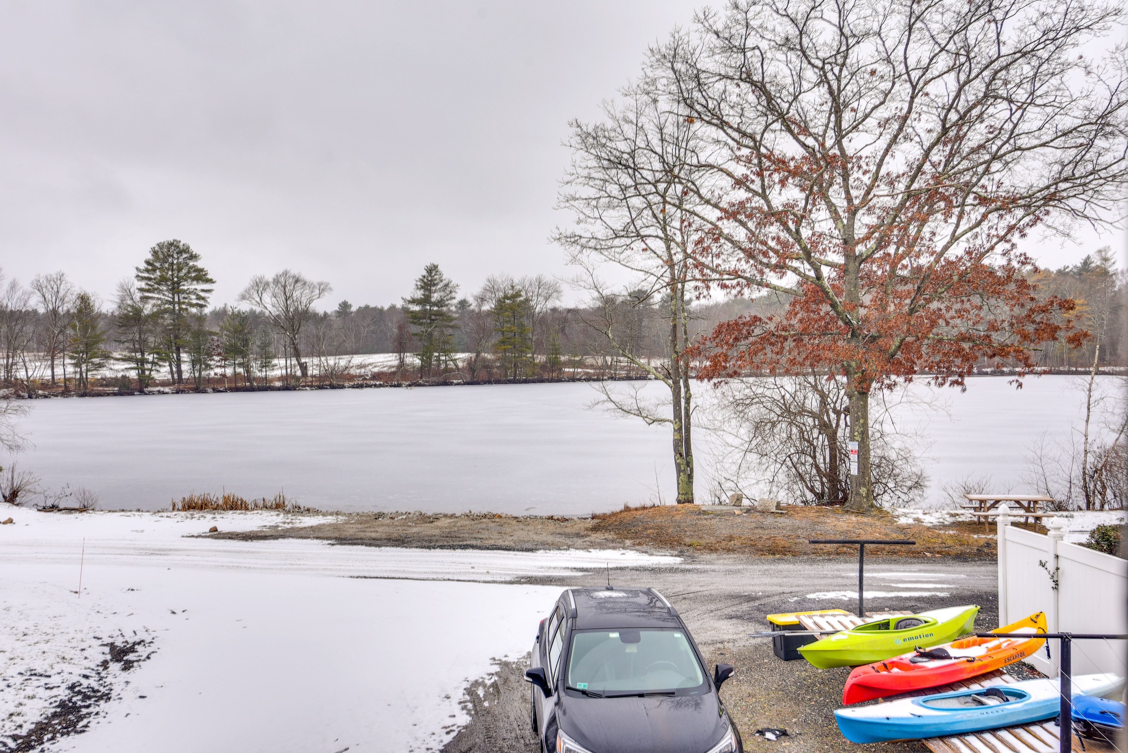 Lake View | Canoes