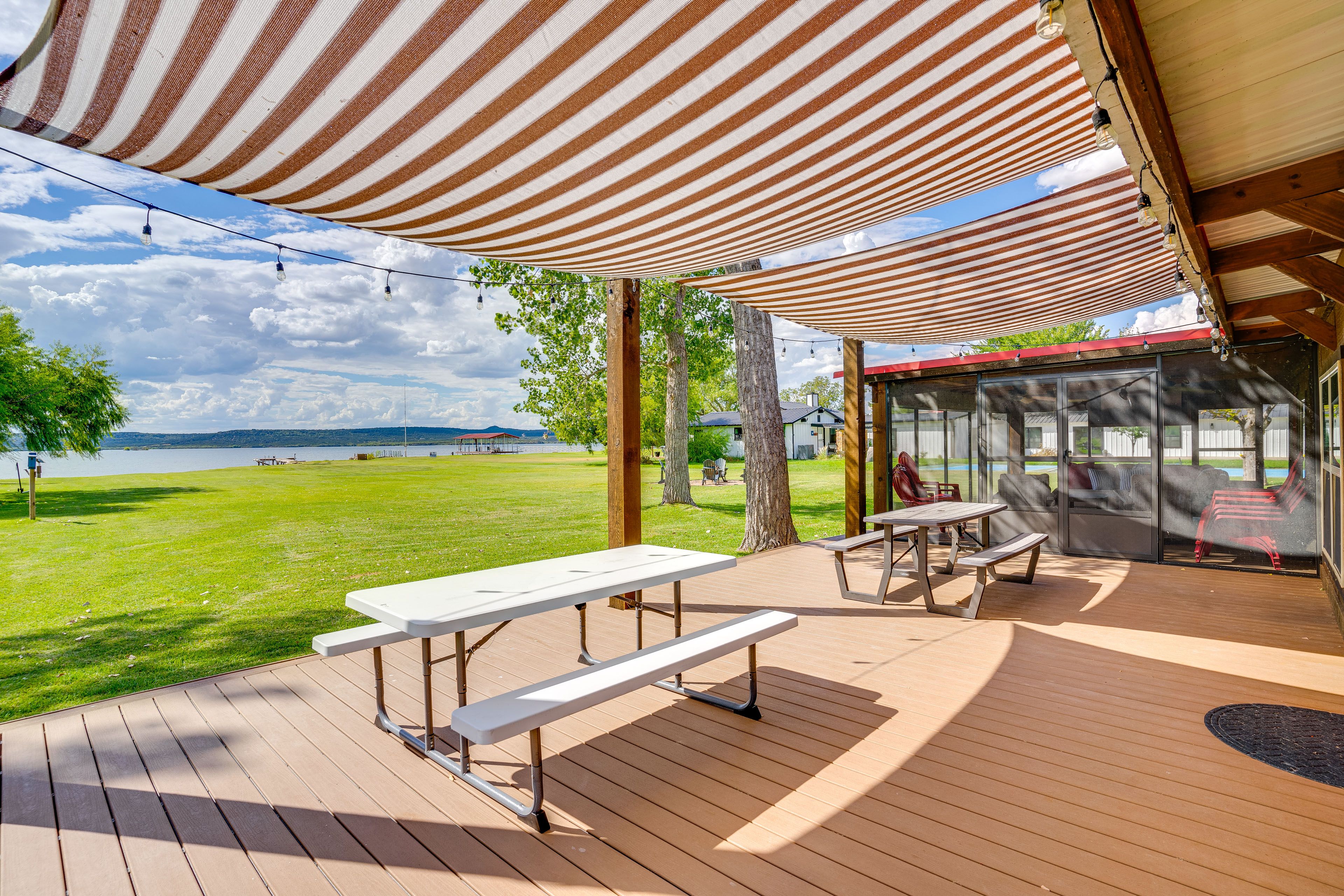 Deck | Outdoor Dining Area