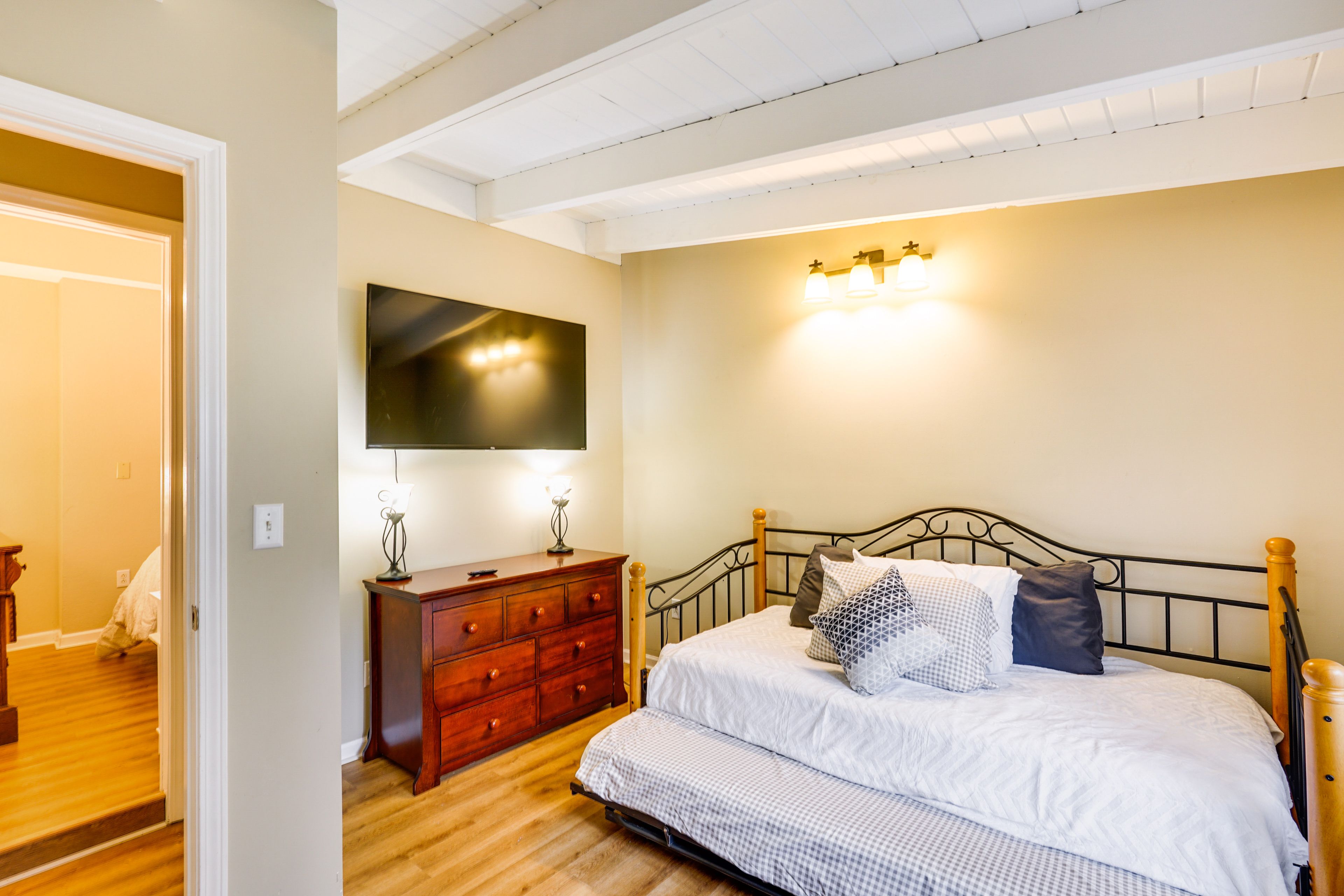 Bedroom 4 | Twin Daybed w/ Twin Trundle | Smart TV